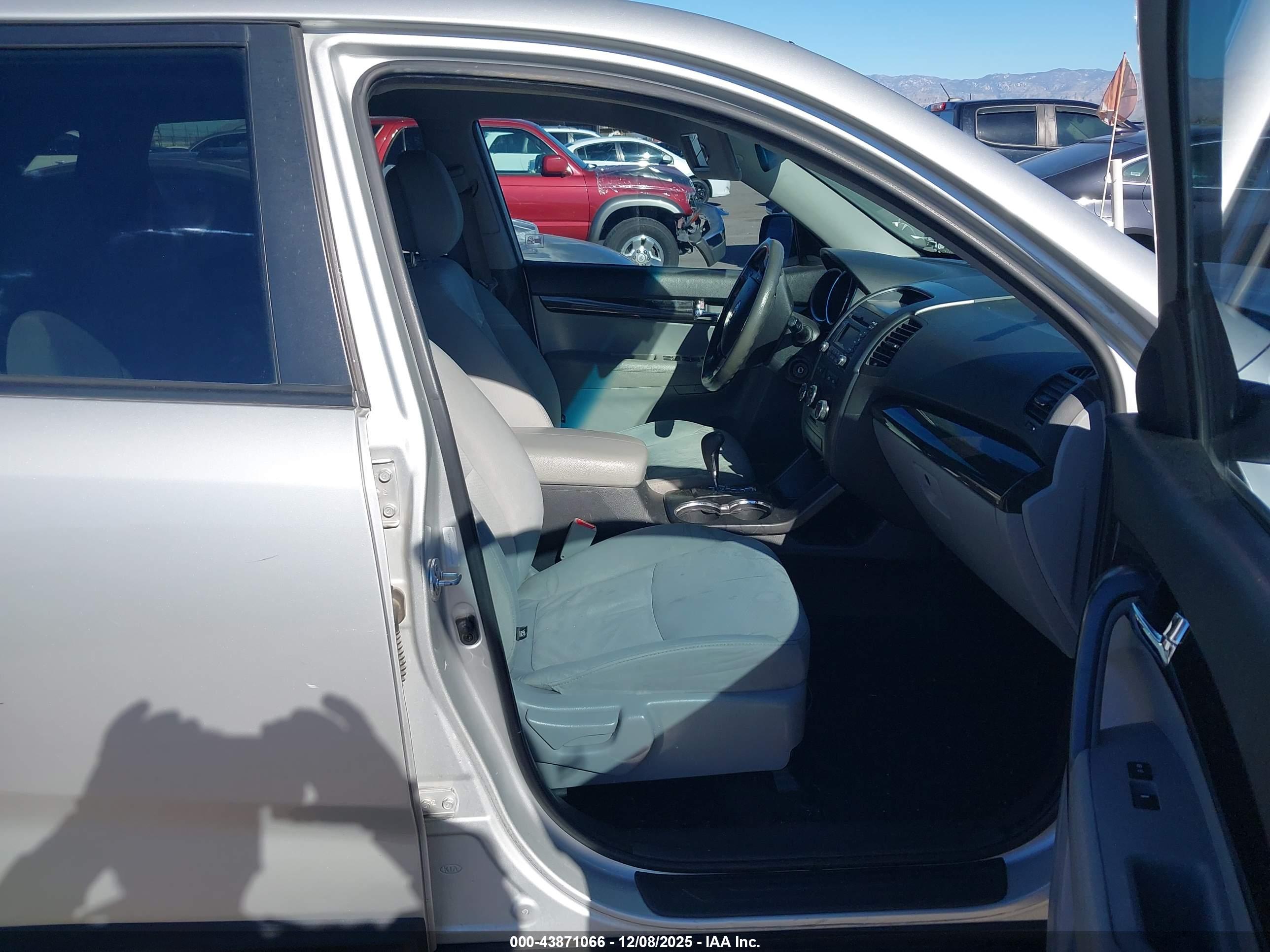 KIA SORENTO image 5