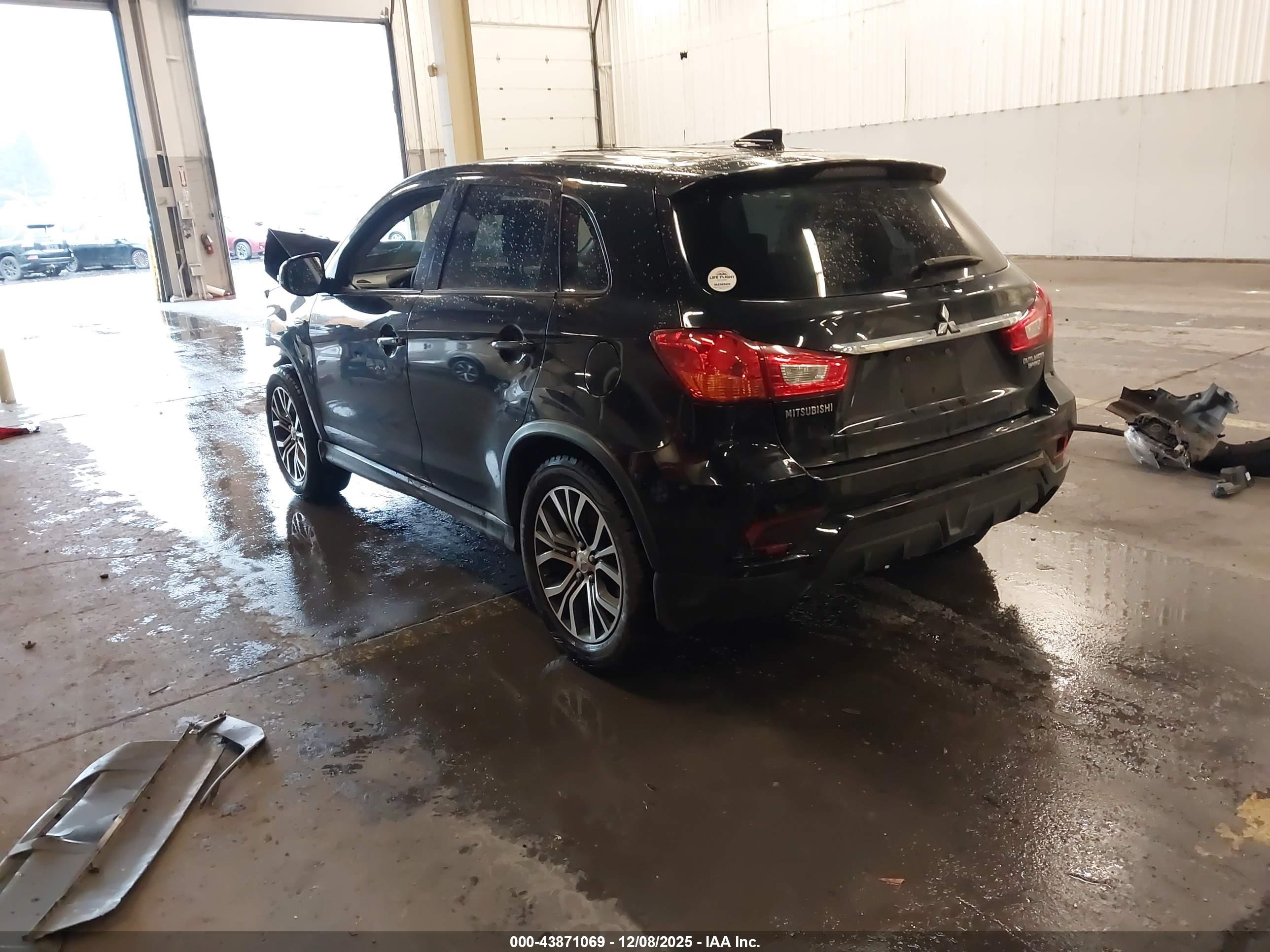 MITSUBISHI OUTLANDER image 3