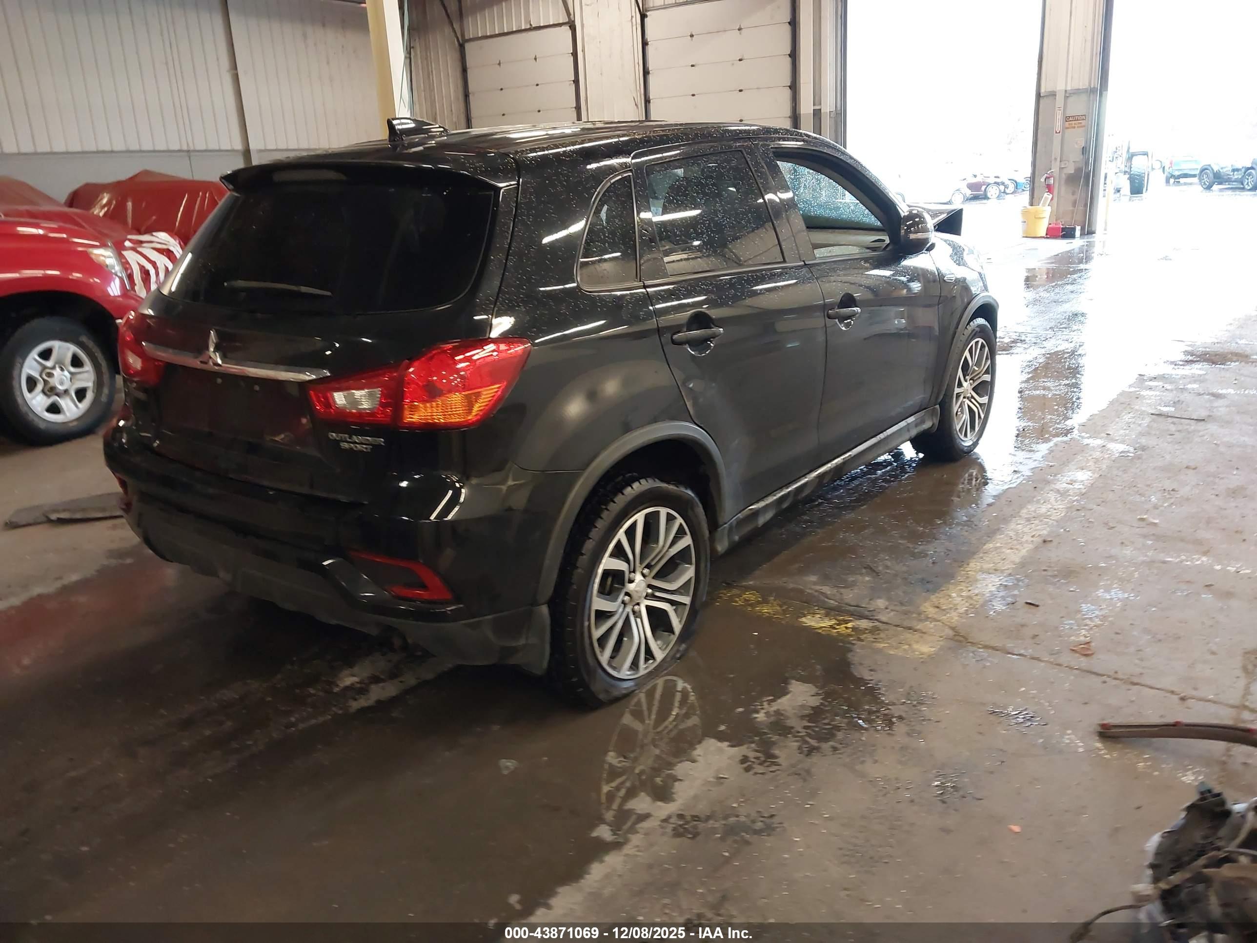 MITSUBISHI OUTLANDER image 4