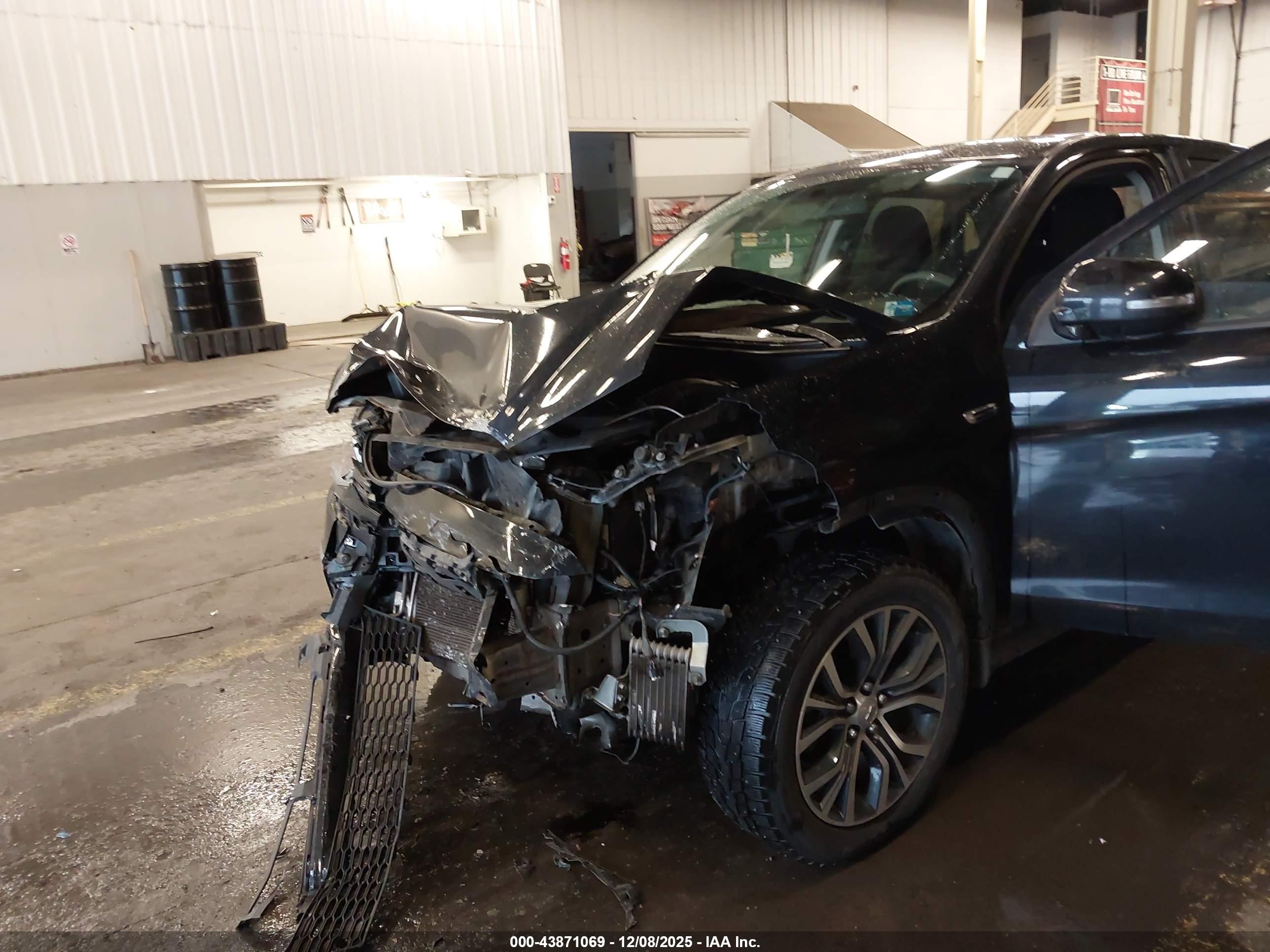 MITSUBISHI OUTLANDER image 6