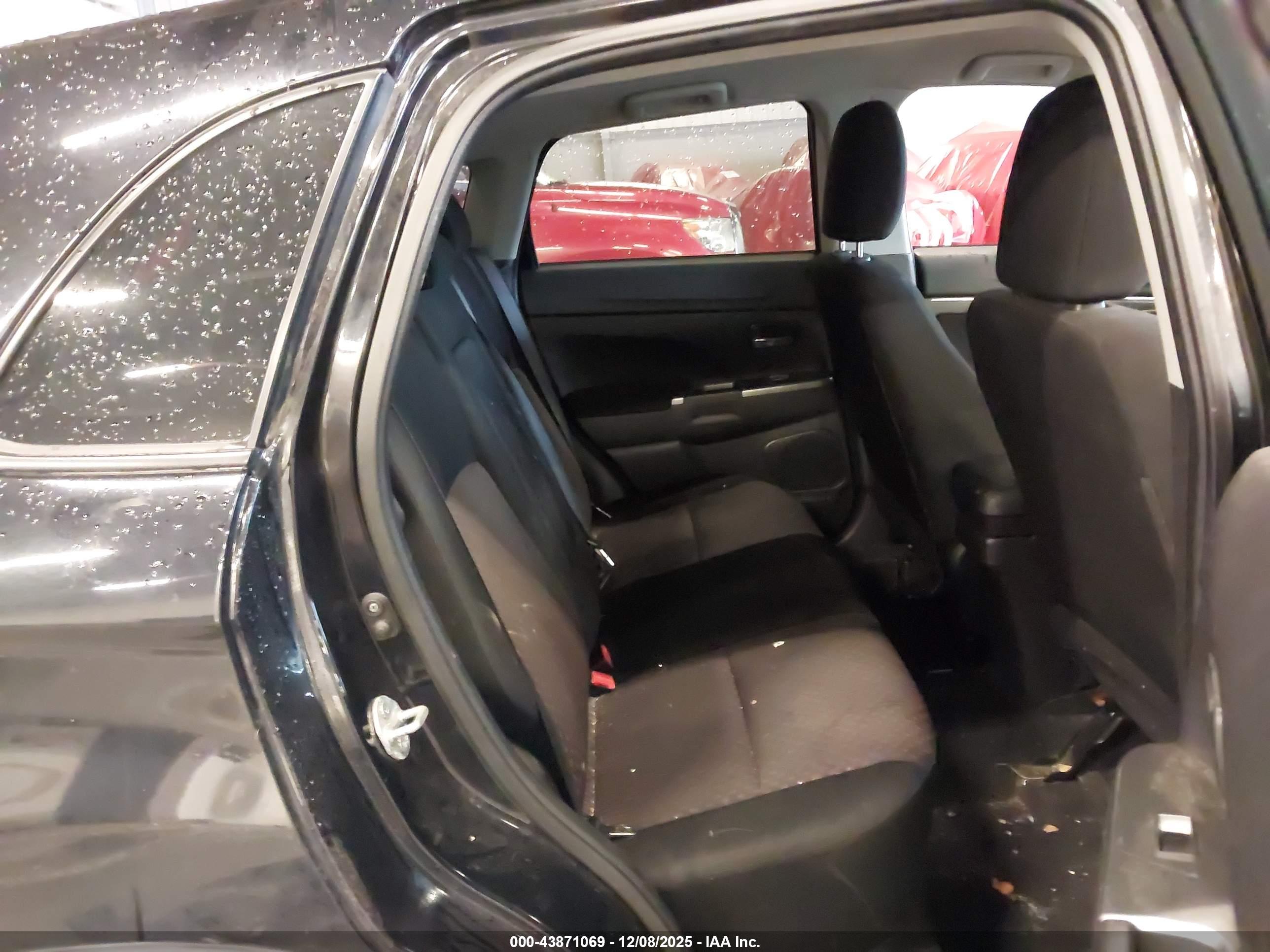 MITSUBISHI OUTLANDER image 8