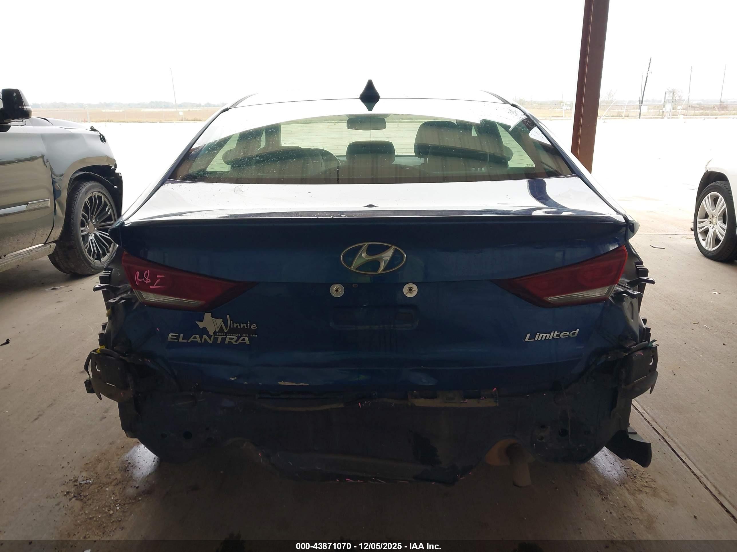 HYUNDAI ELANTRA image 6
