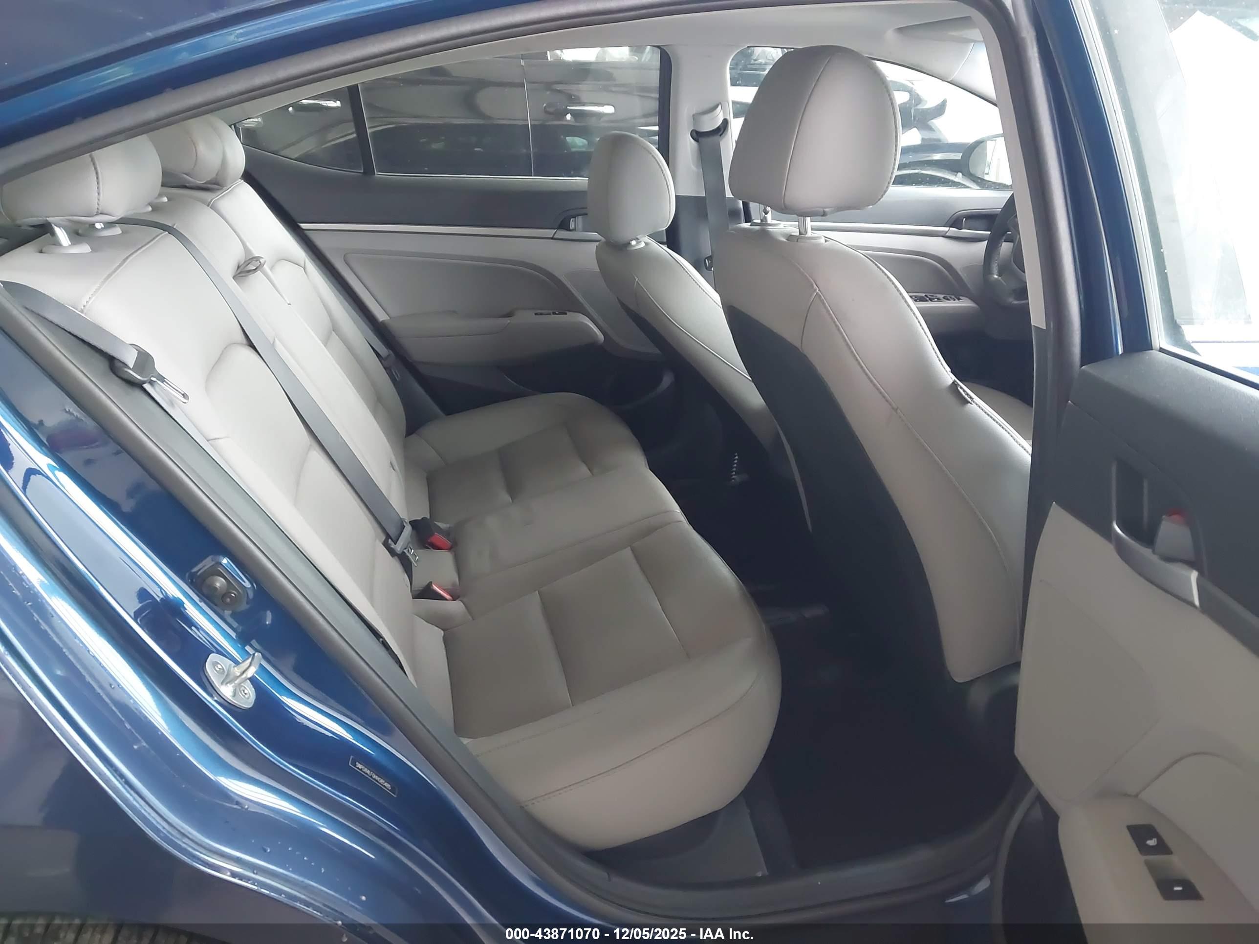 HYUNDAI ELANTRA image 8
