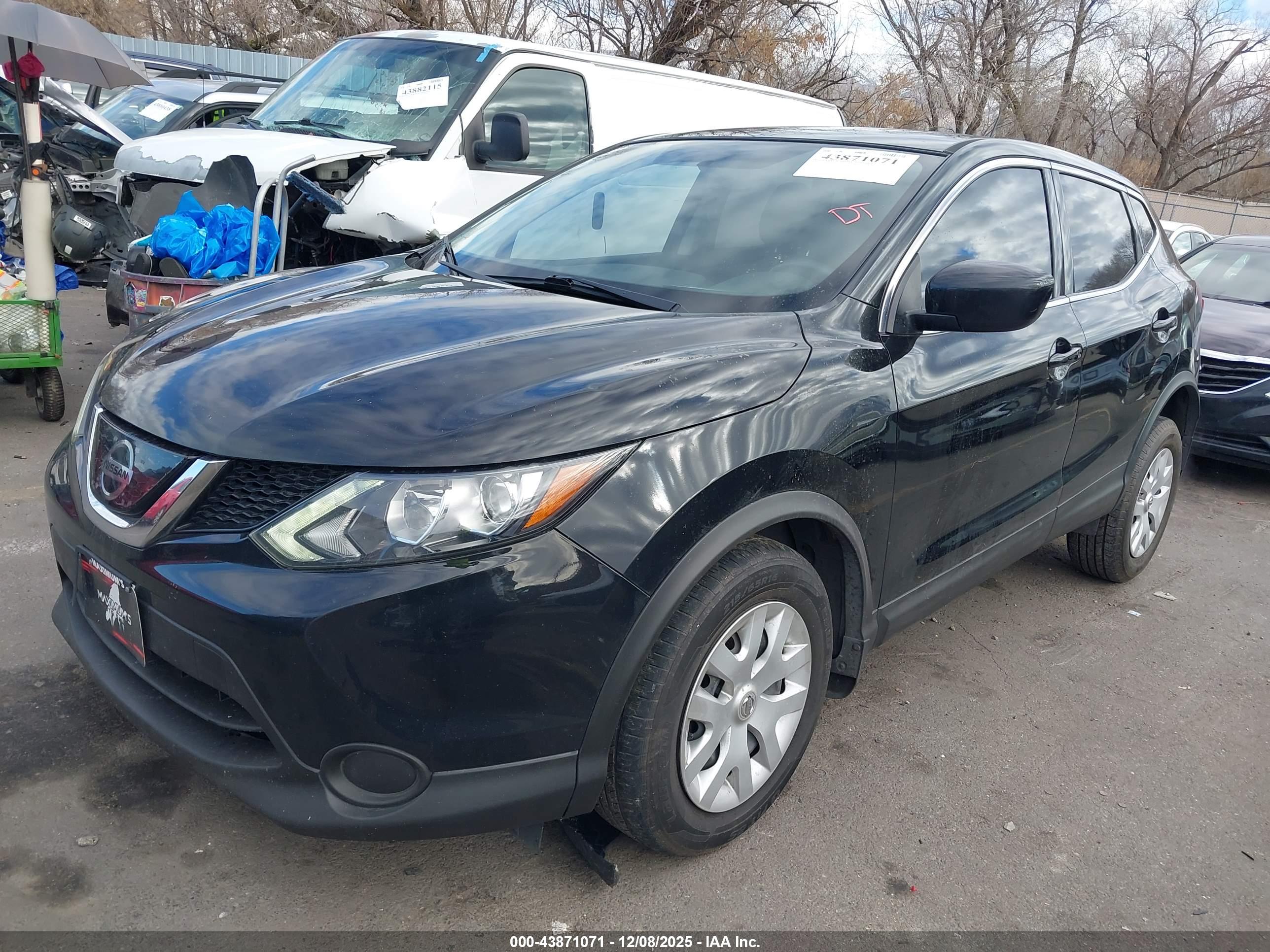 NISSAN ROGUE image 2