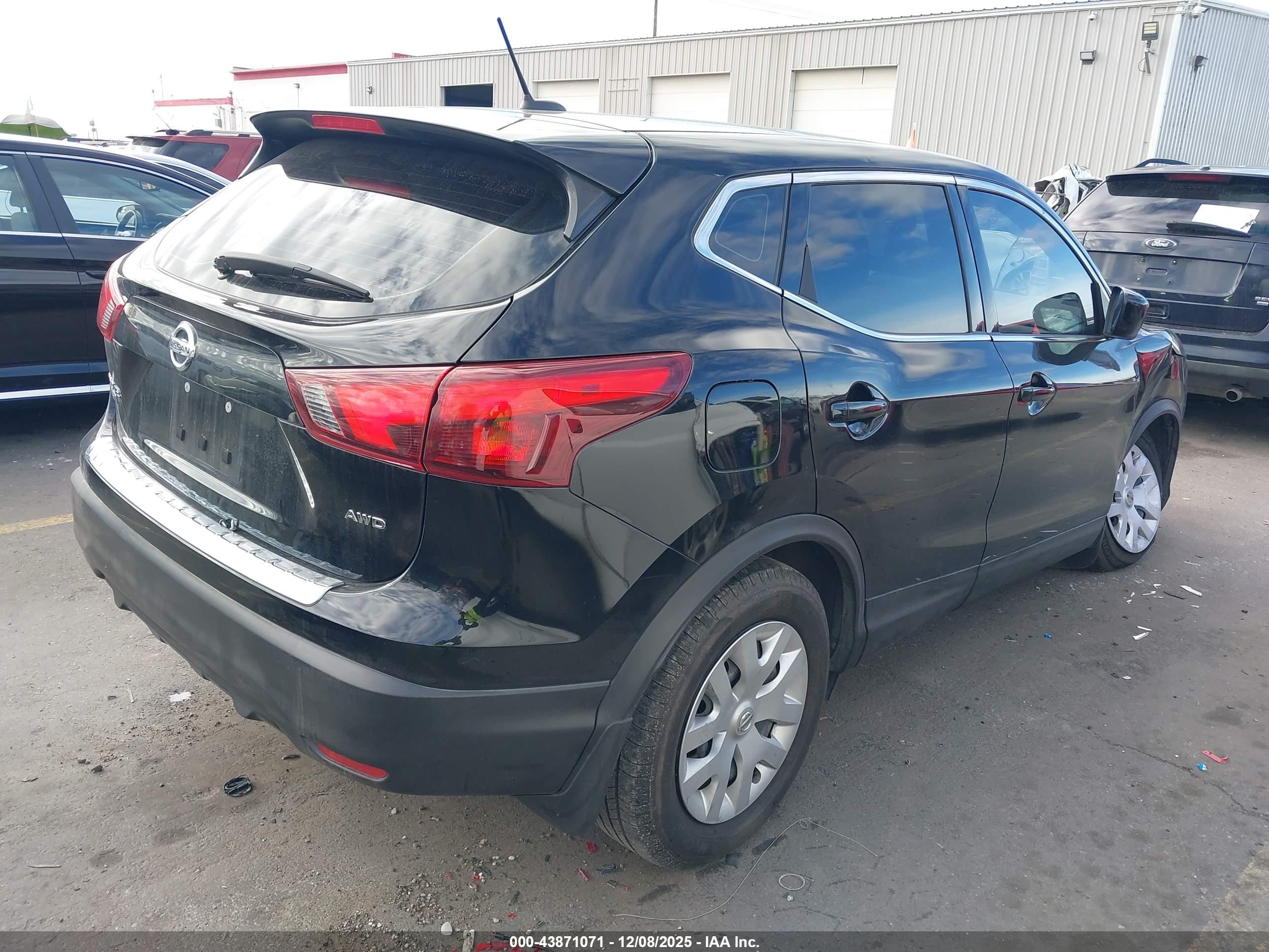NISSAN ROGUE image 4