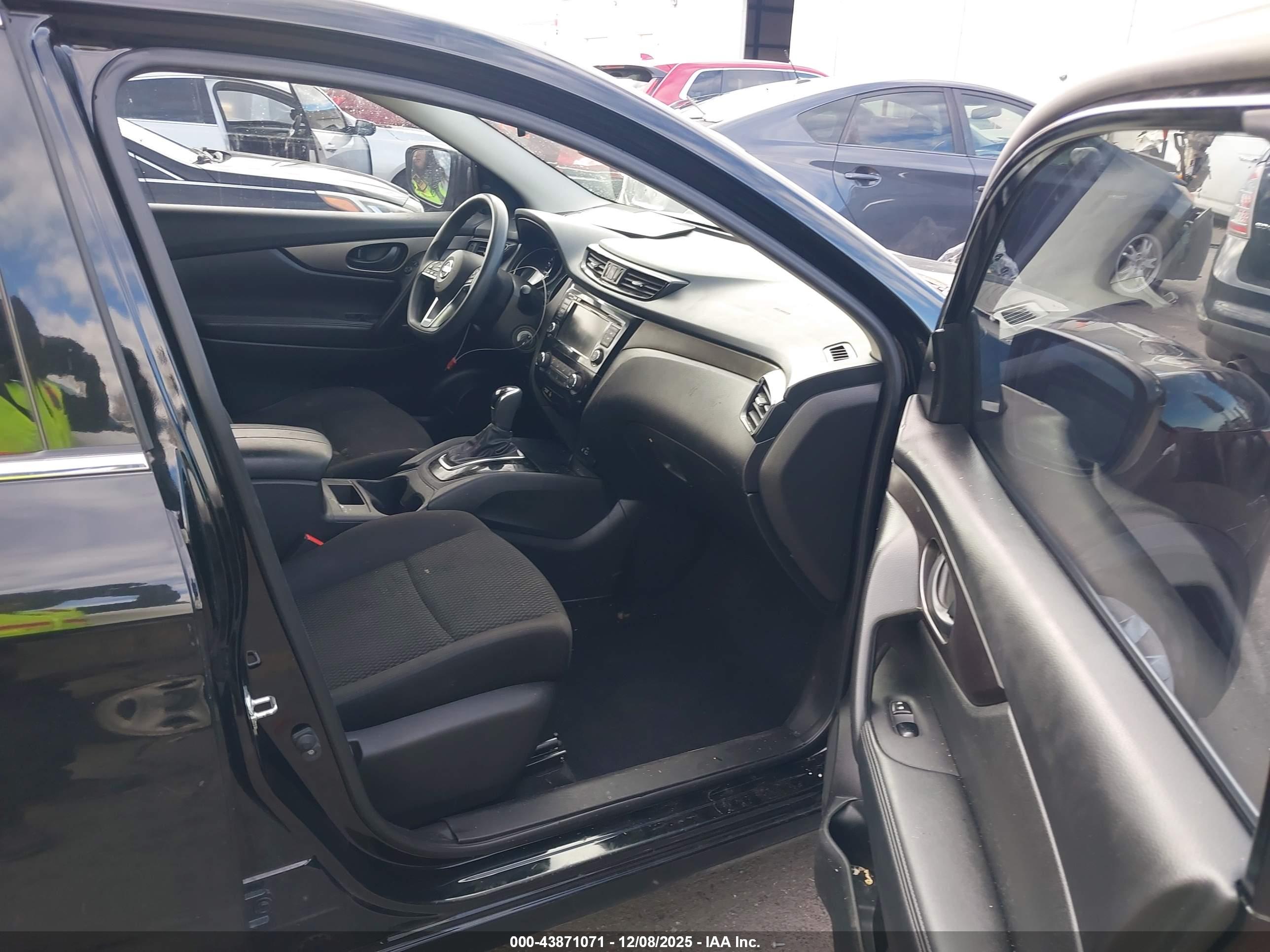 NISSAN ROGUE image 5