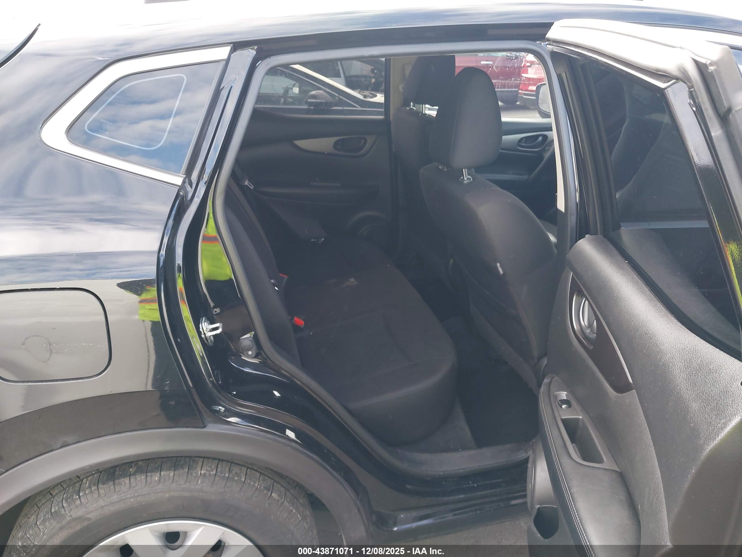 NISSAN ROGUE image 8