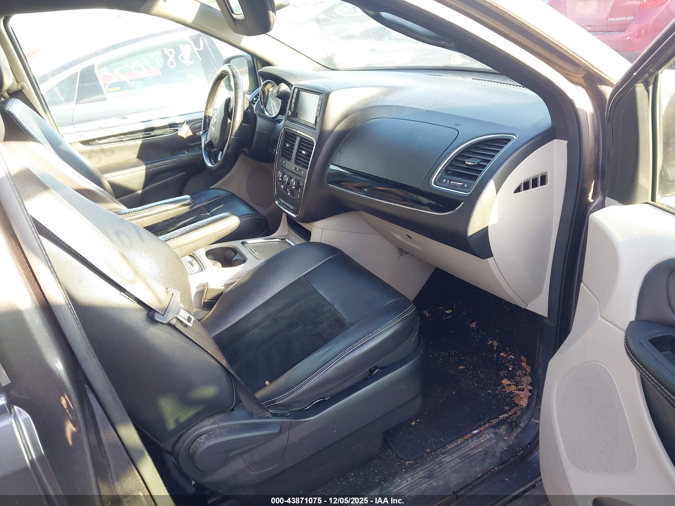 DODGE GRAND image 5