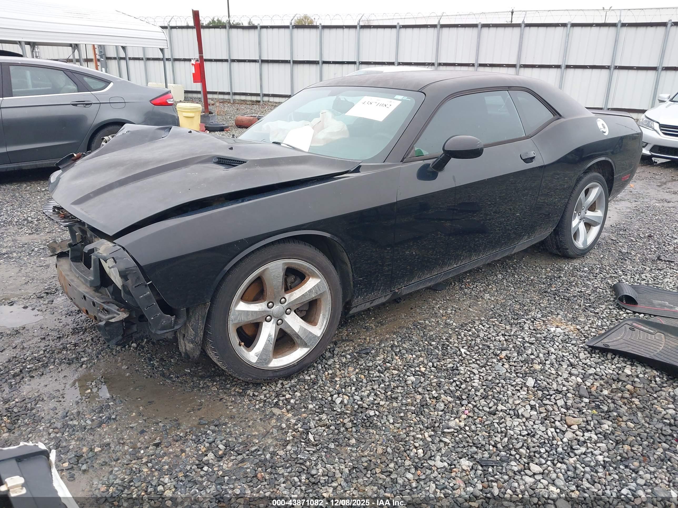 DODGE CHALLENGER image 2
