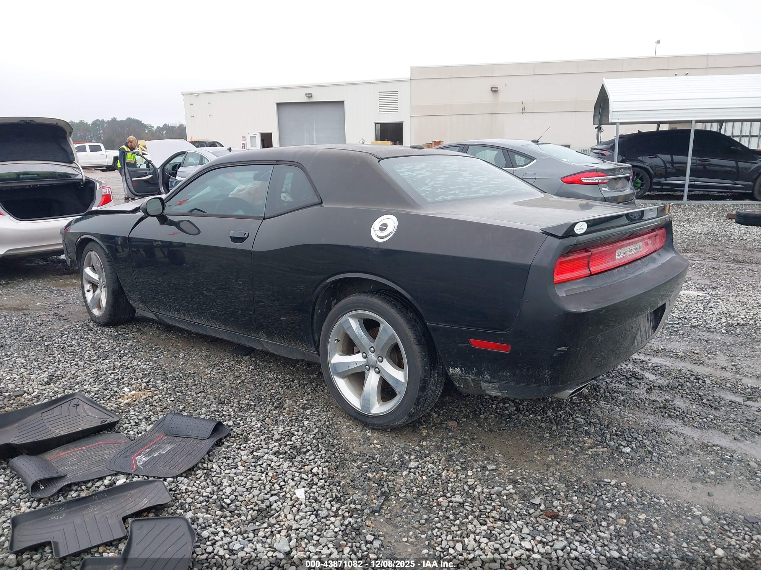 DODGE CHALLENGER image 3