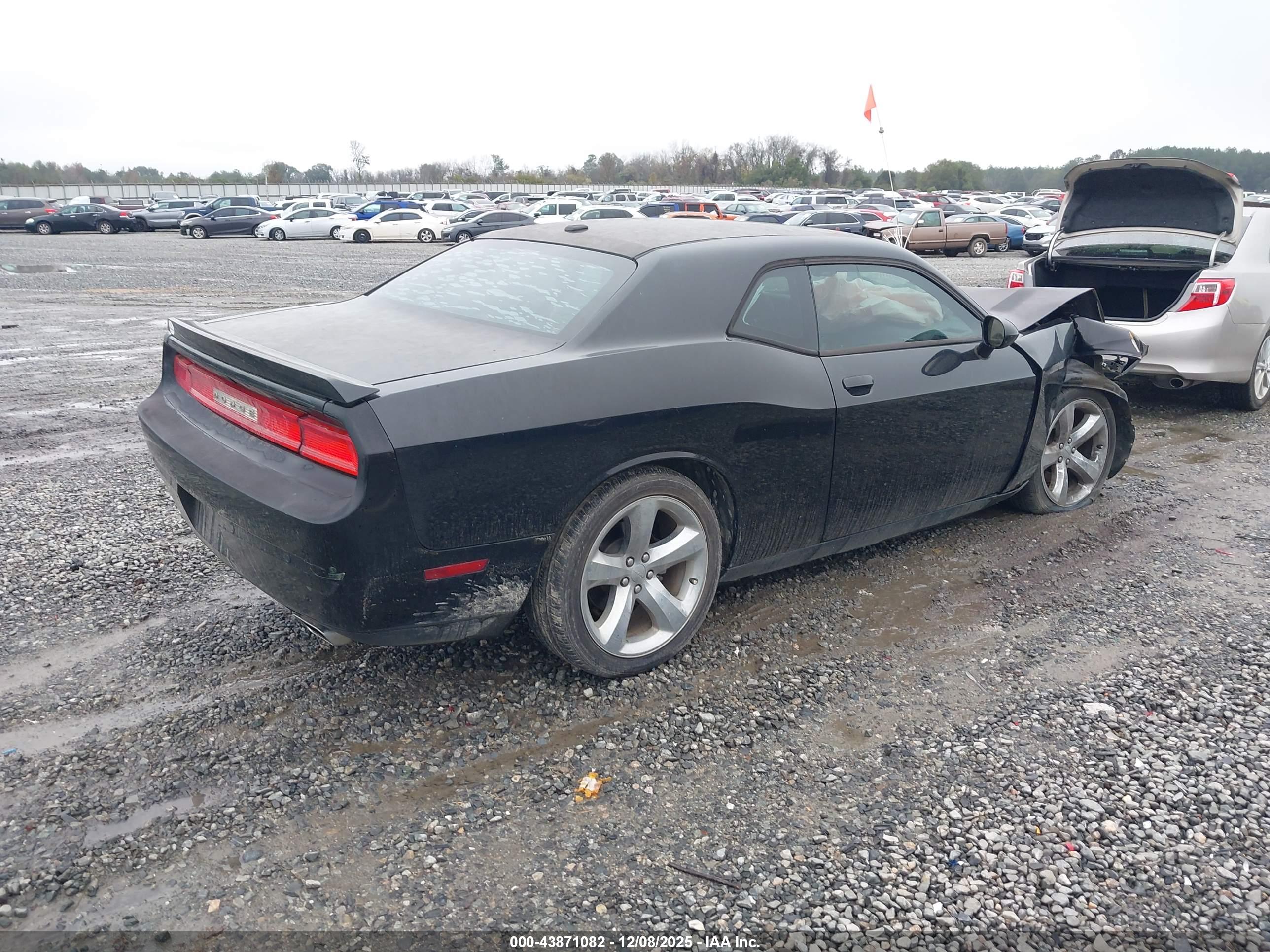 DODGE CHALLENGER image 4