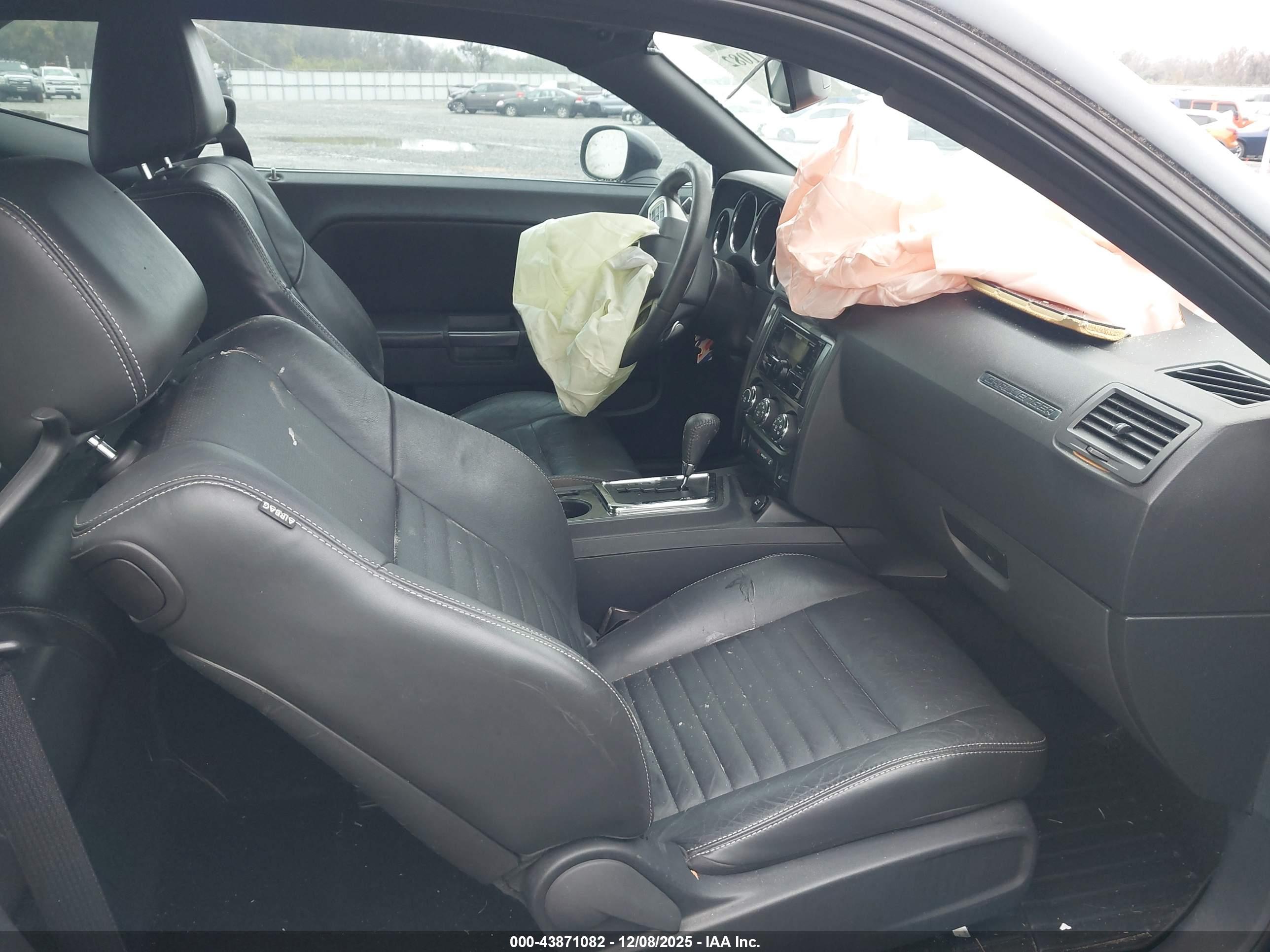 DODGE CHALLENGER image 5