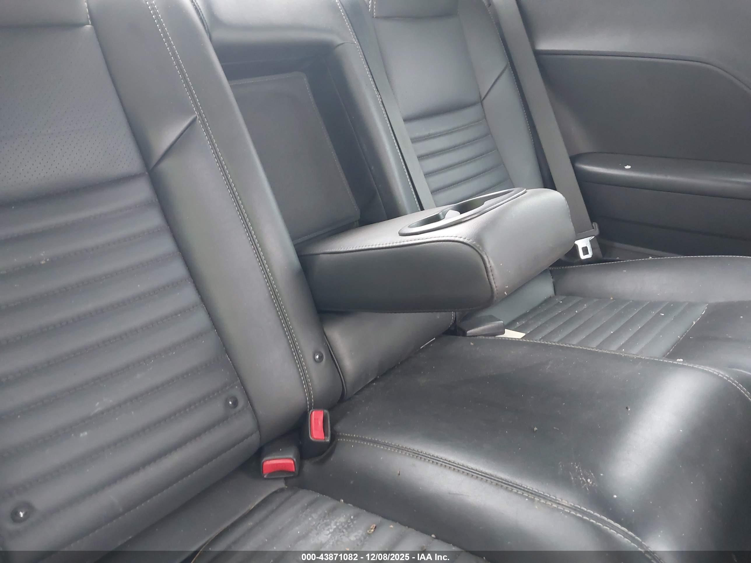 DODGE CHALLENGER image 8