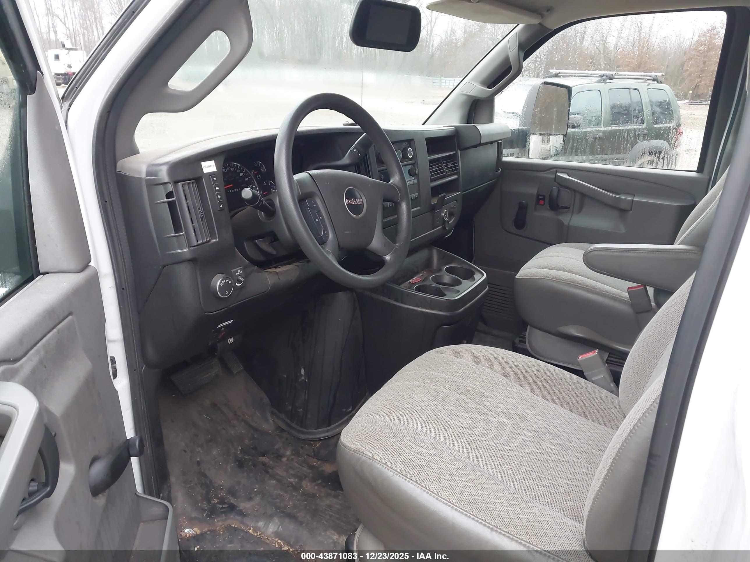 GMC SAVANA image 8