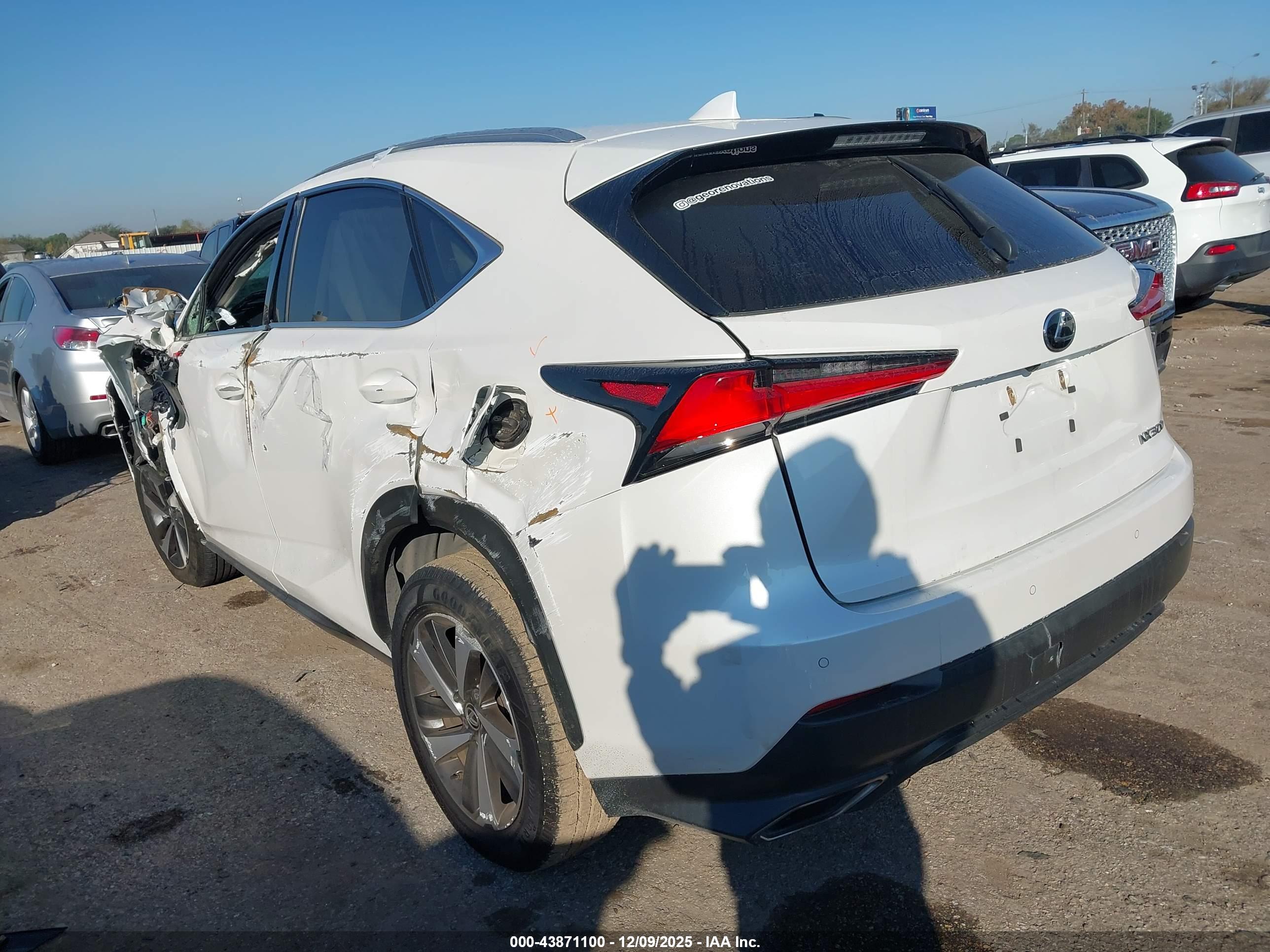 LEXUS NX image 3