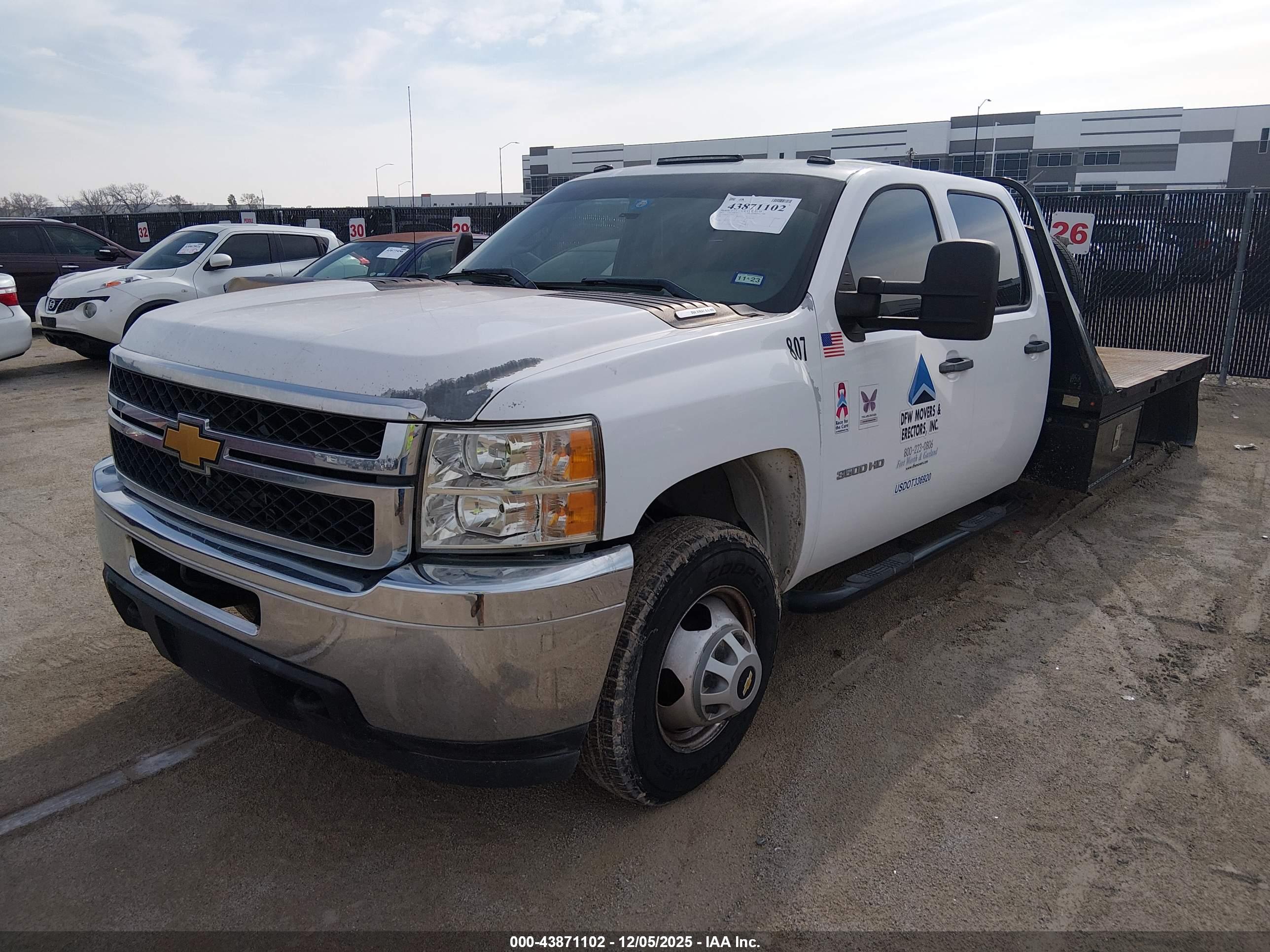 CHEVROLET SILVERADO image 2