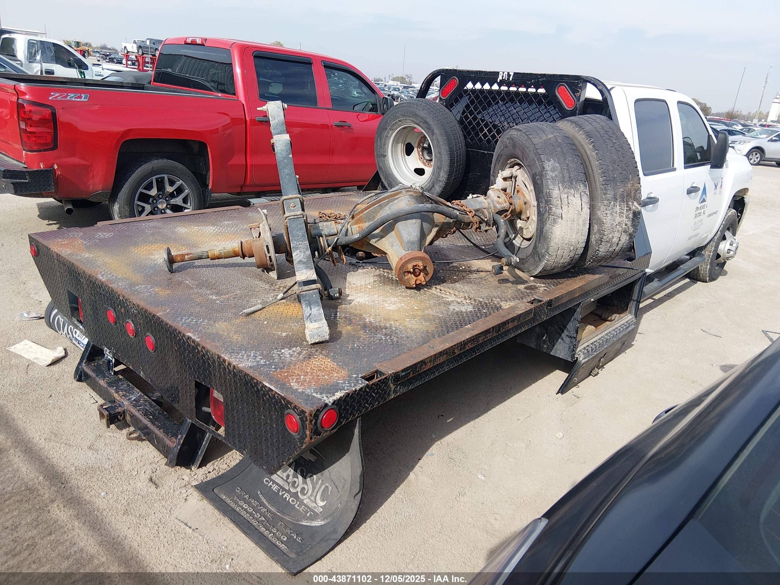 CHEVROLET SILVERADO image 4