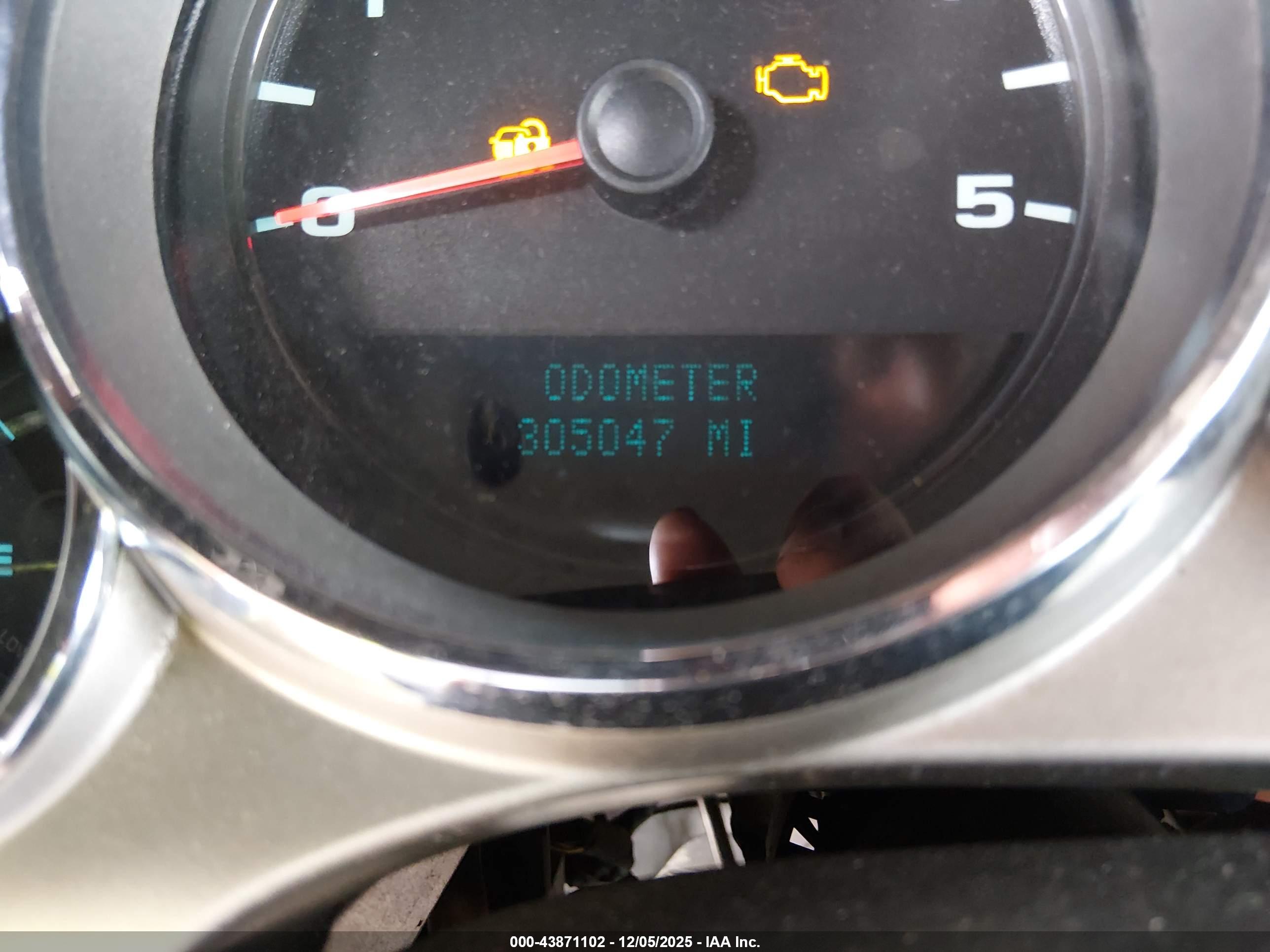 CHEVROLET SILVERADO image 6