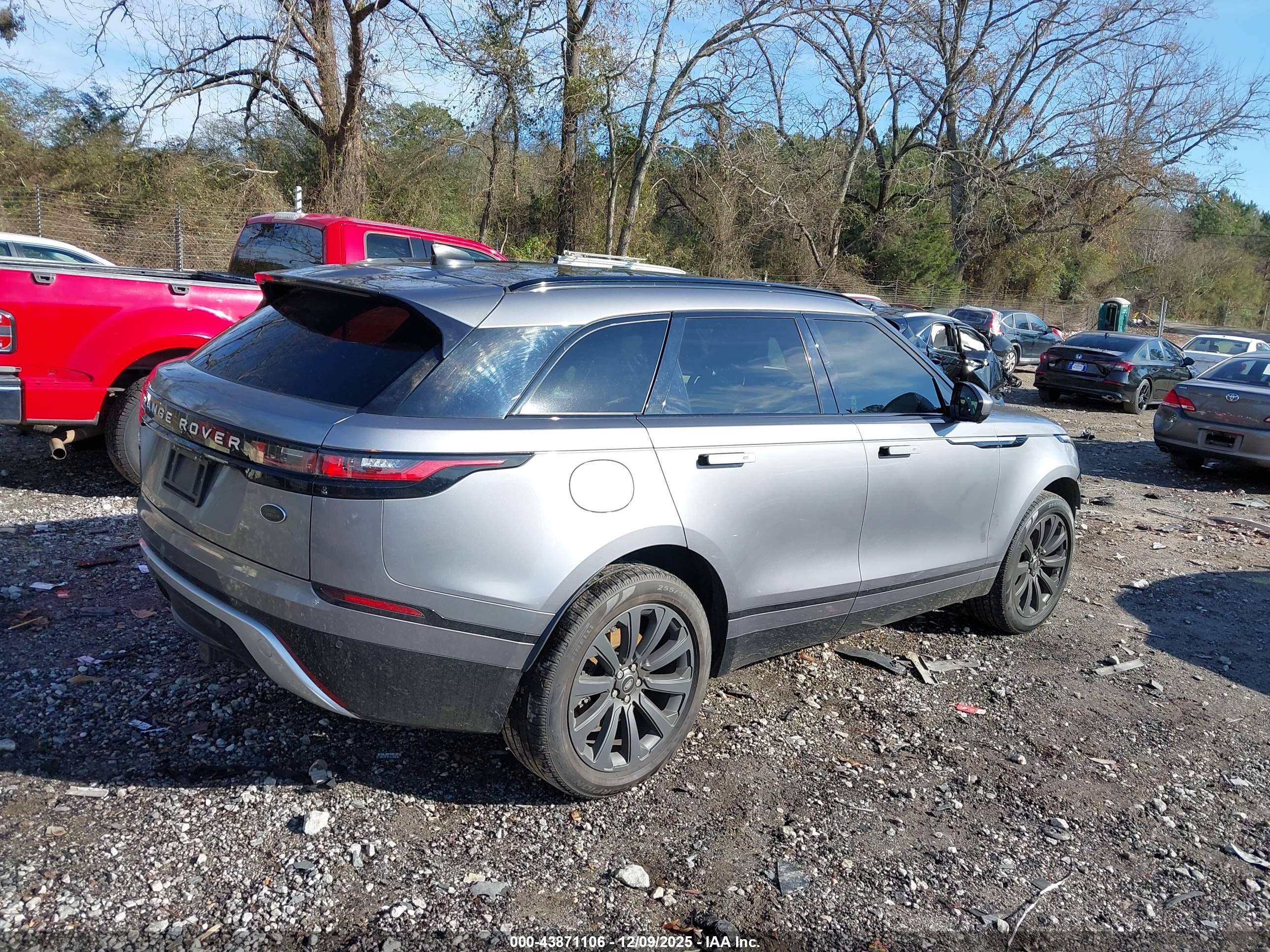LAND ROVER image 4
