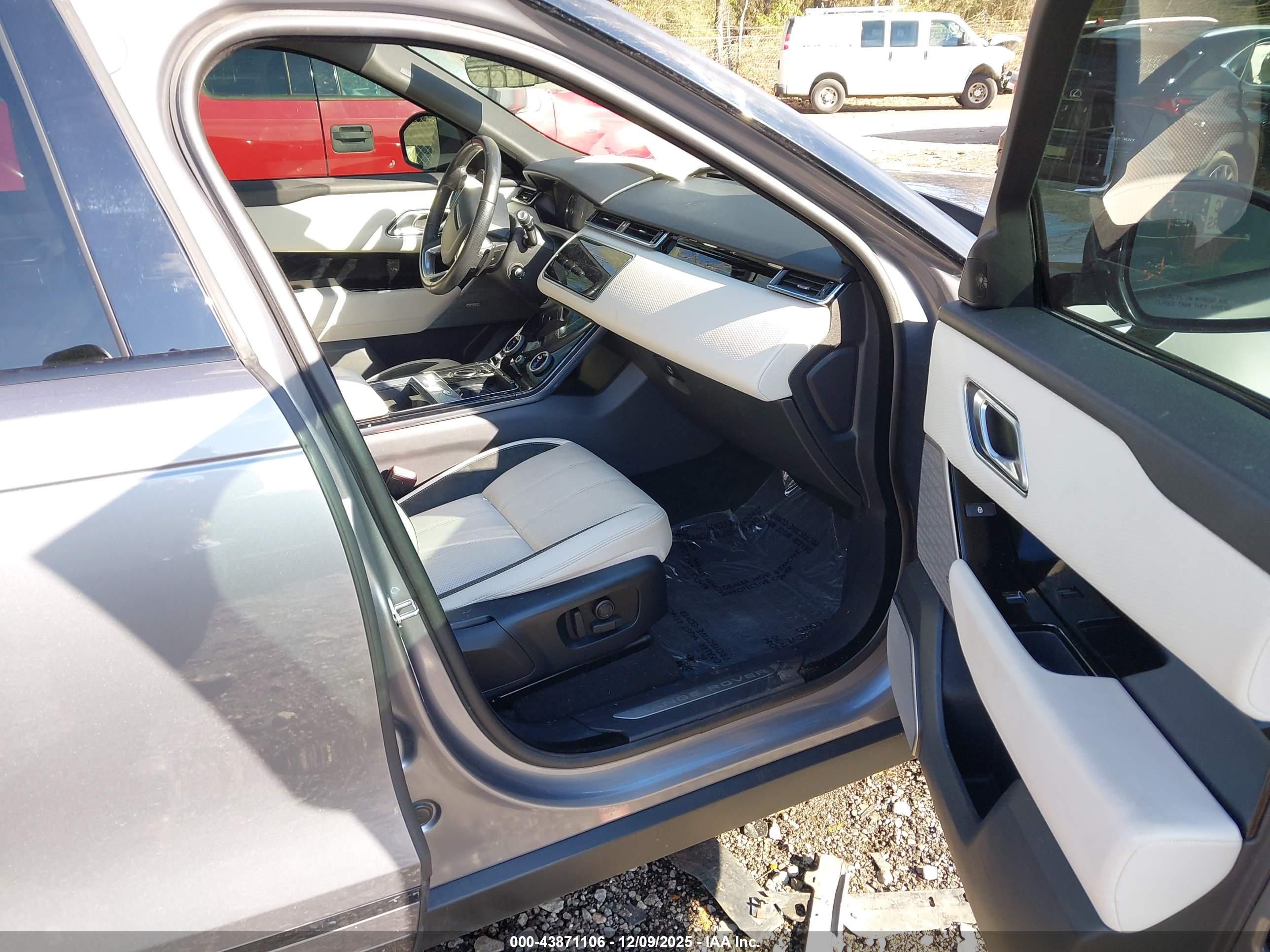 LAND ROVER image 5