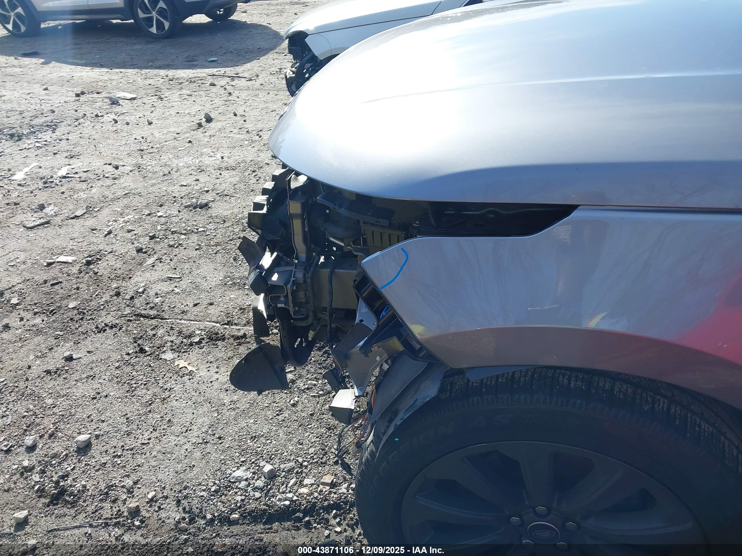 LAND ROVER image 6