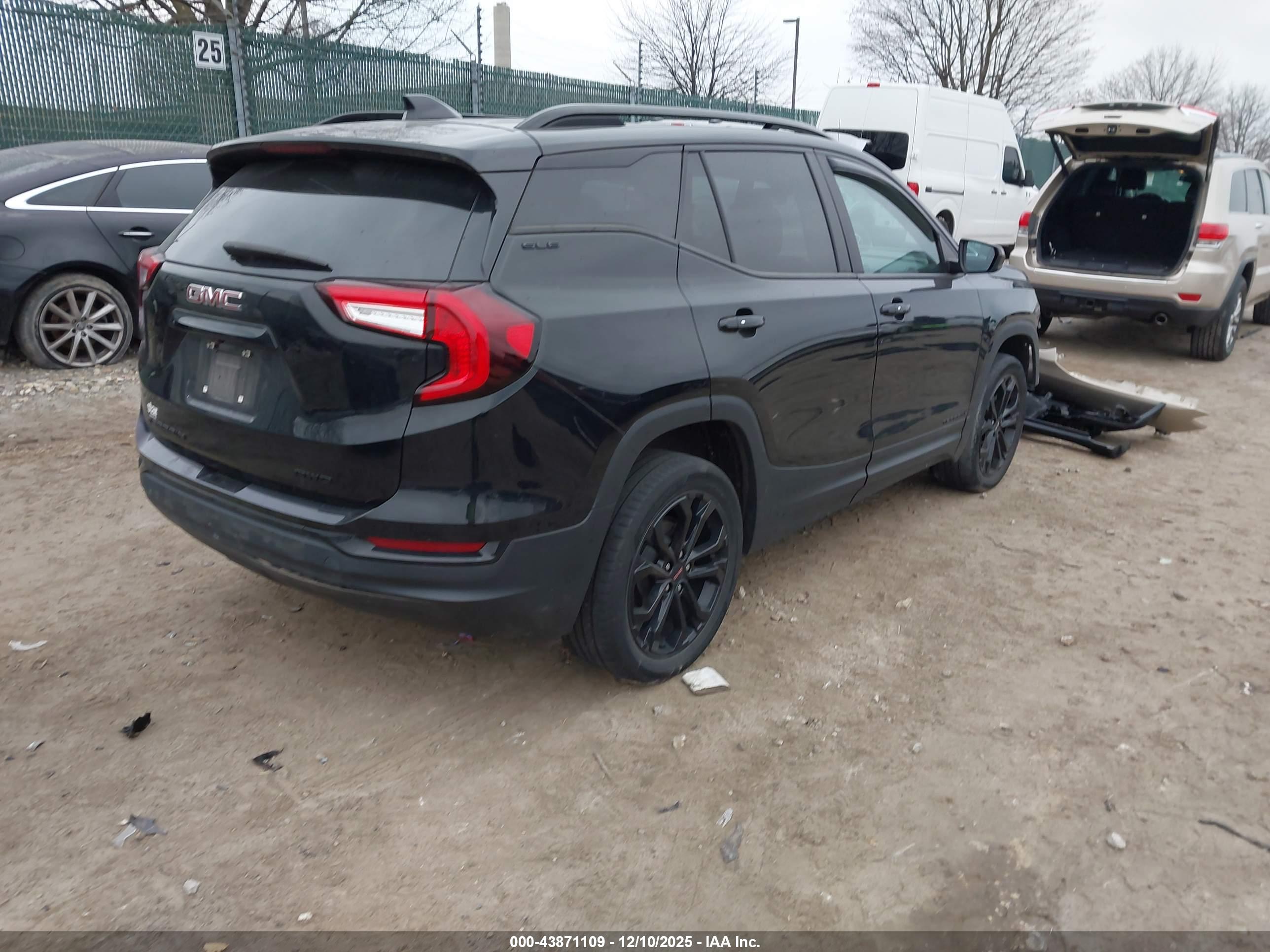 GMC TERRAIN image 4