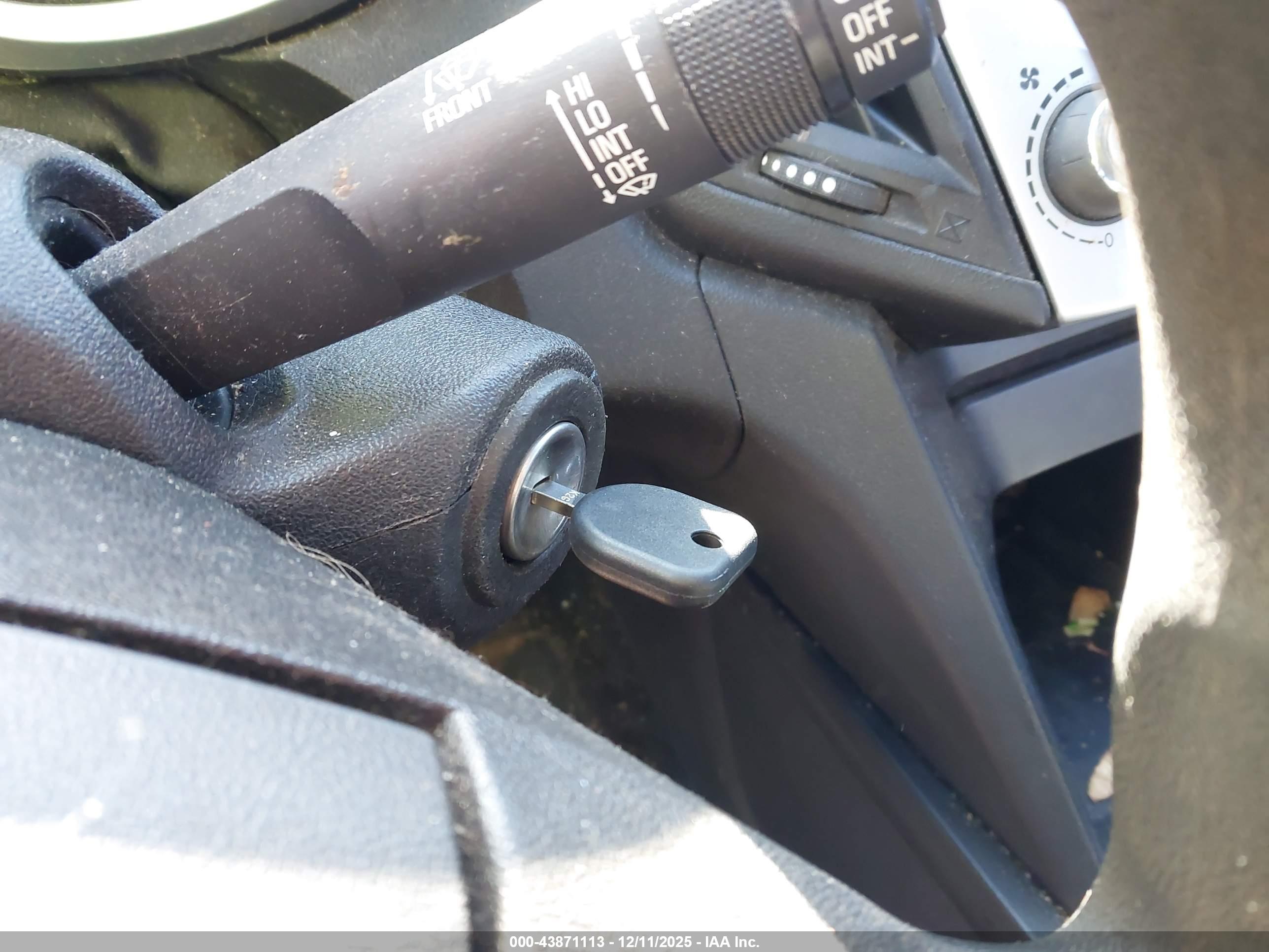 CHEVROLET EQUINOX image 11