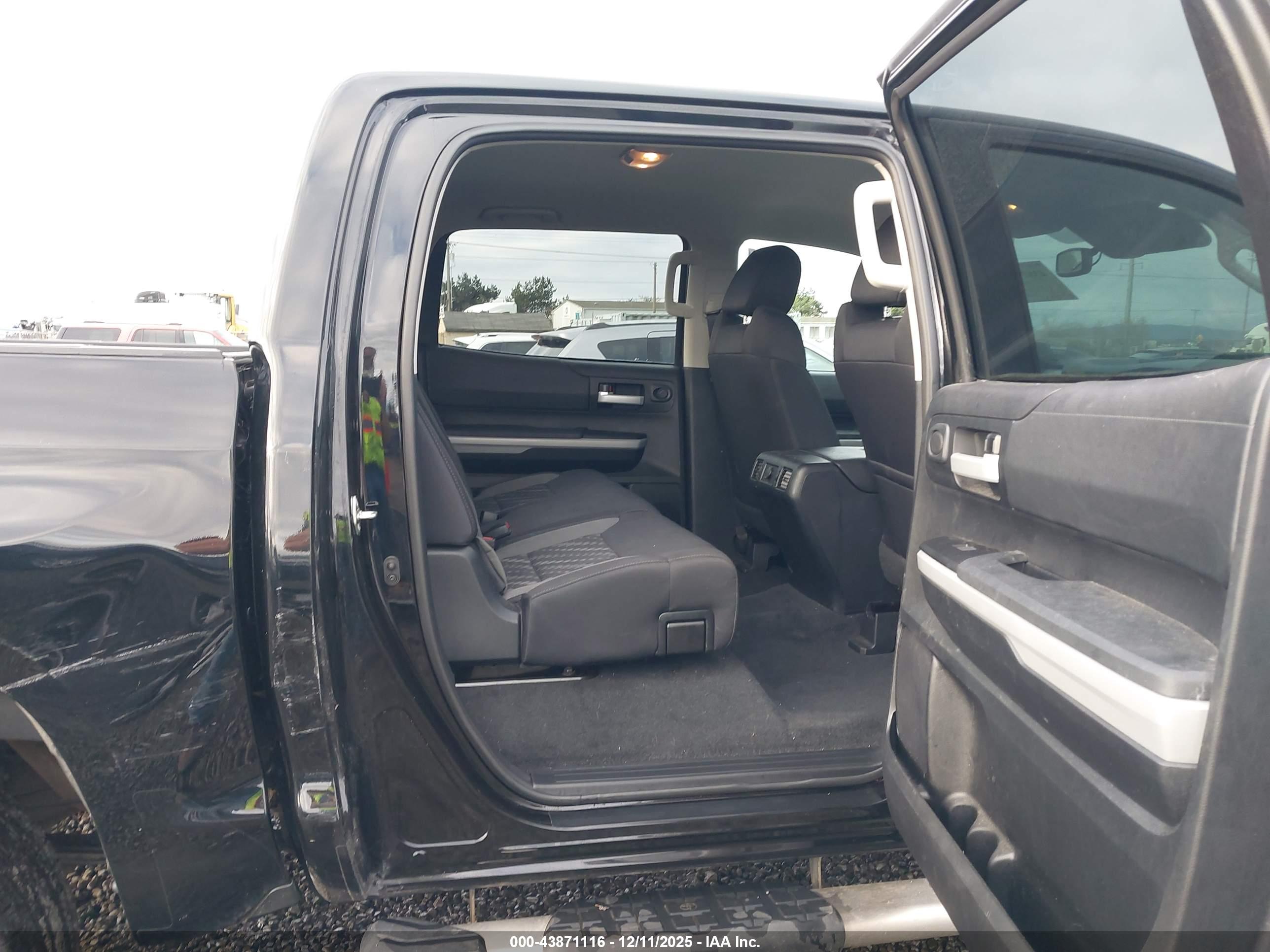 TOYOTA TUNDRA image 8