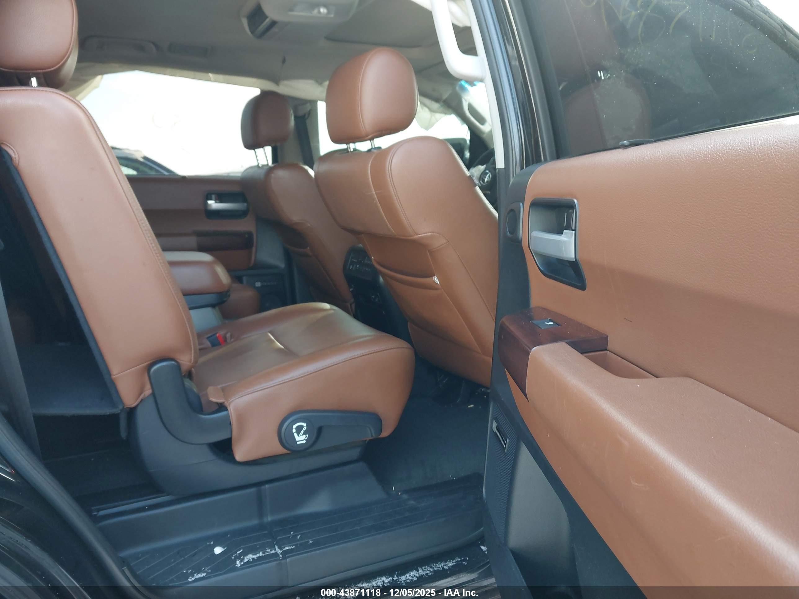 TOYOTA SEQUOIA image 8