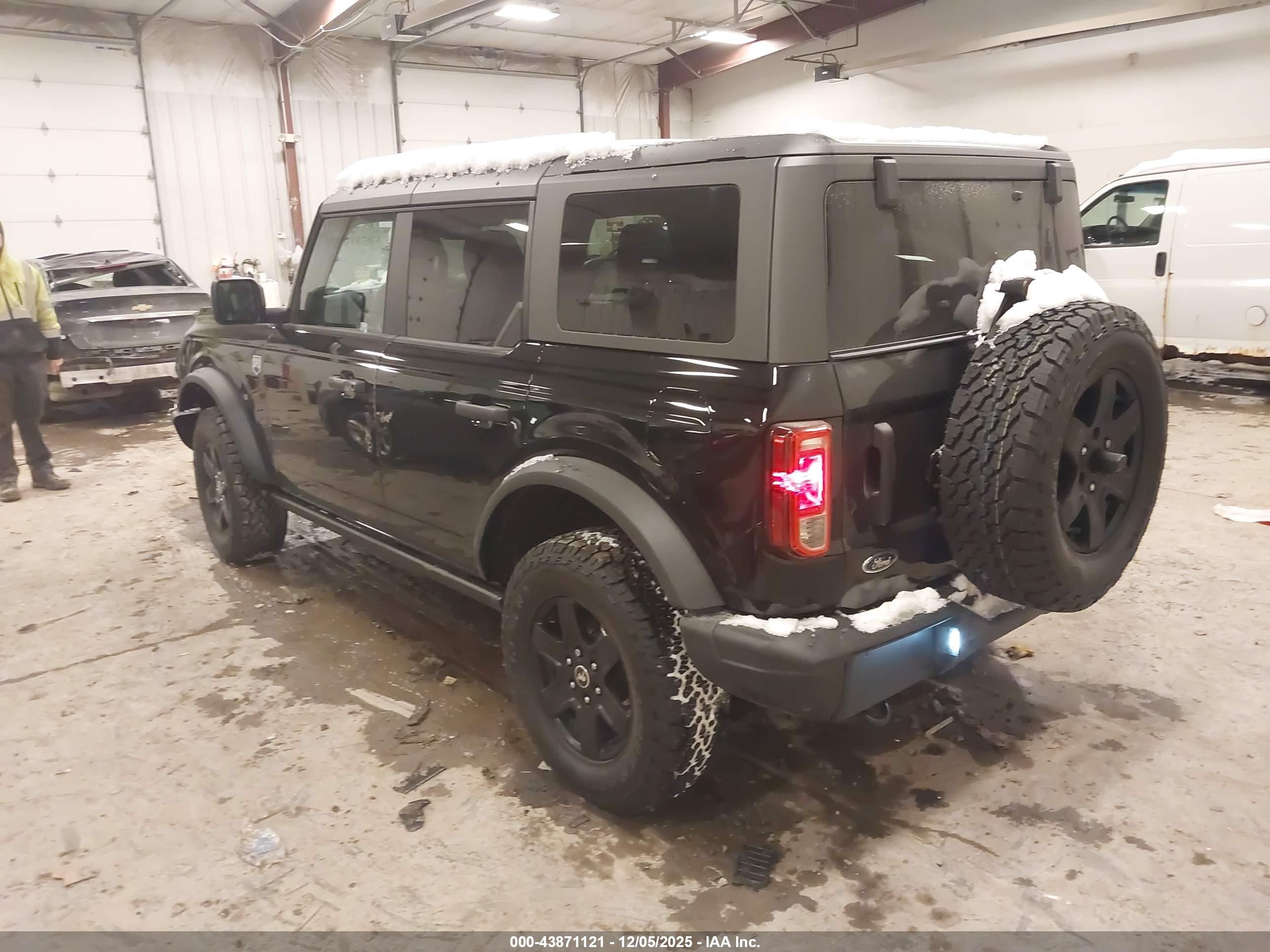 FORD BRONCO image 3