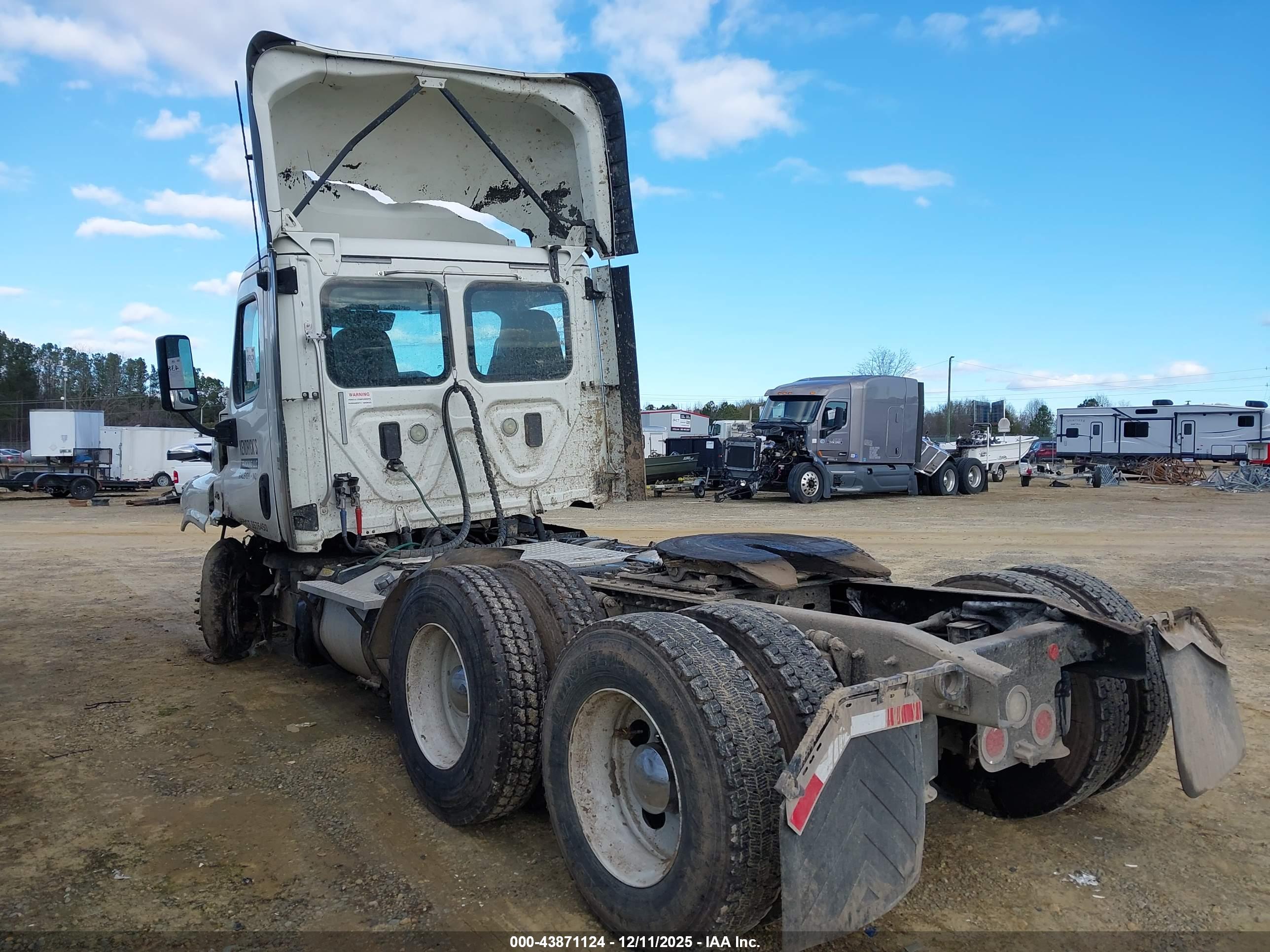FREIGHTLINER CASCADIA image 3