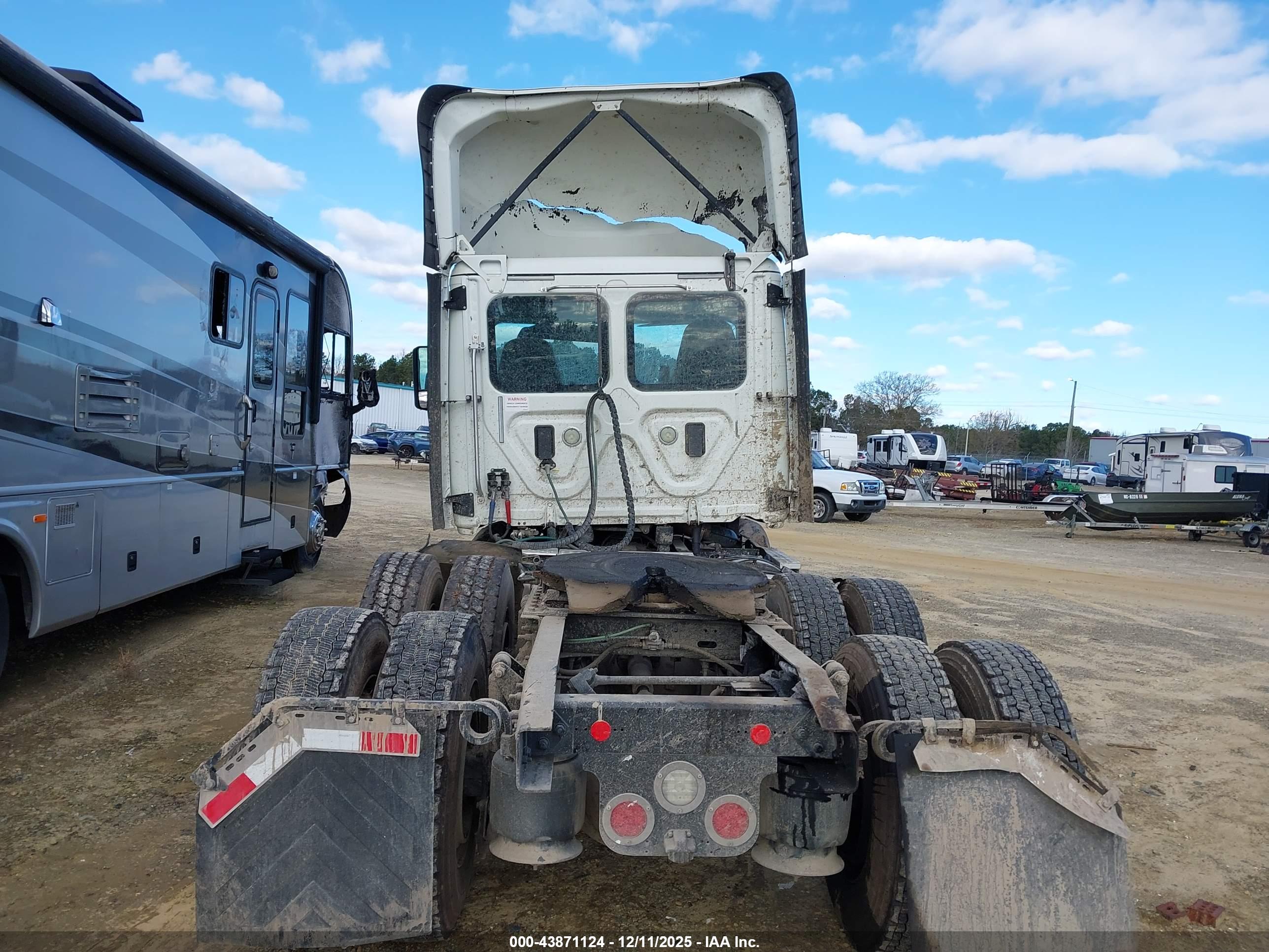 FREIGHTLINER CASCADIA image 7