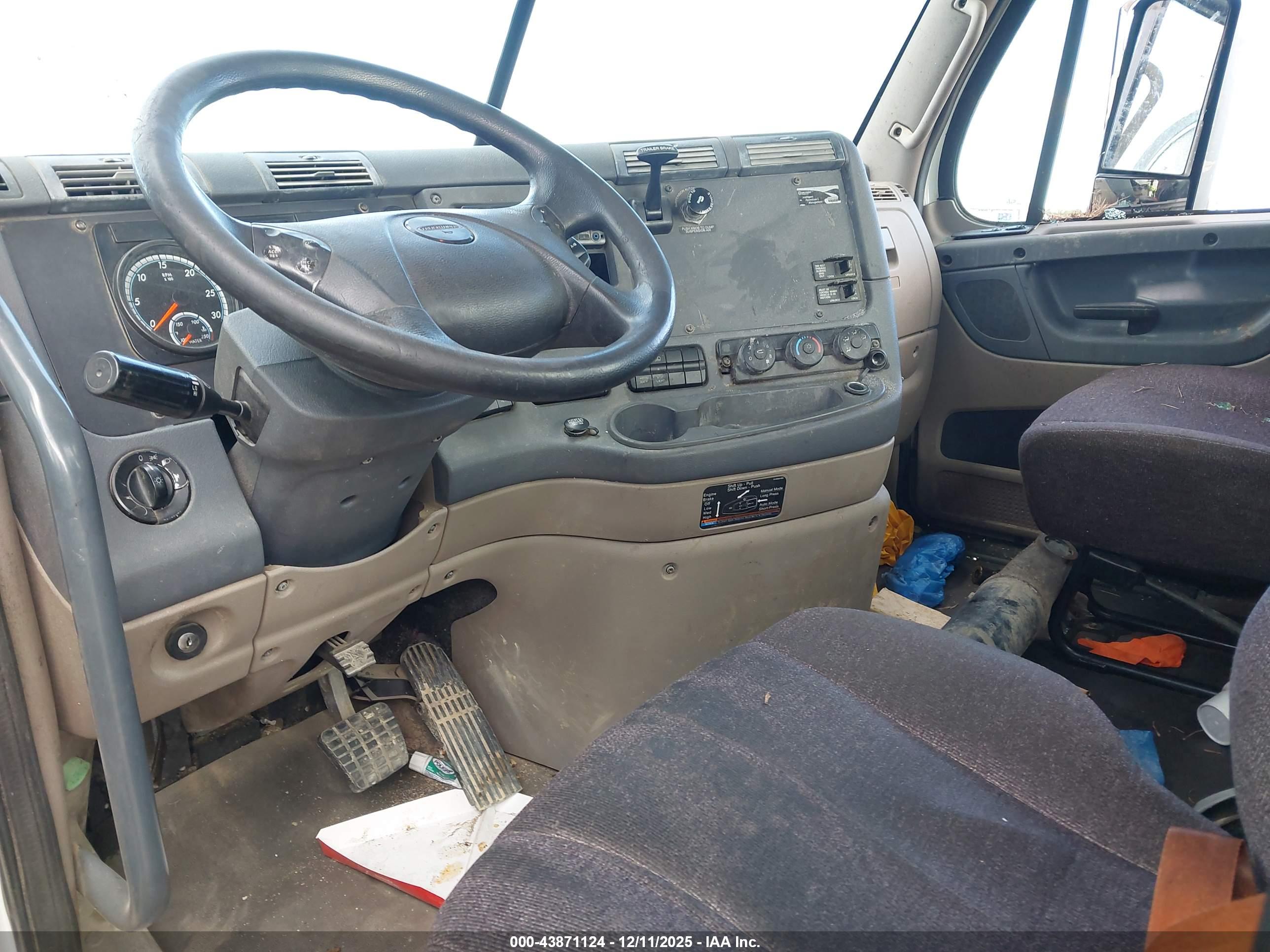 FREIGHTLINER CASCADIA image 8