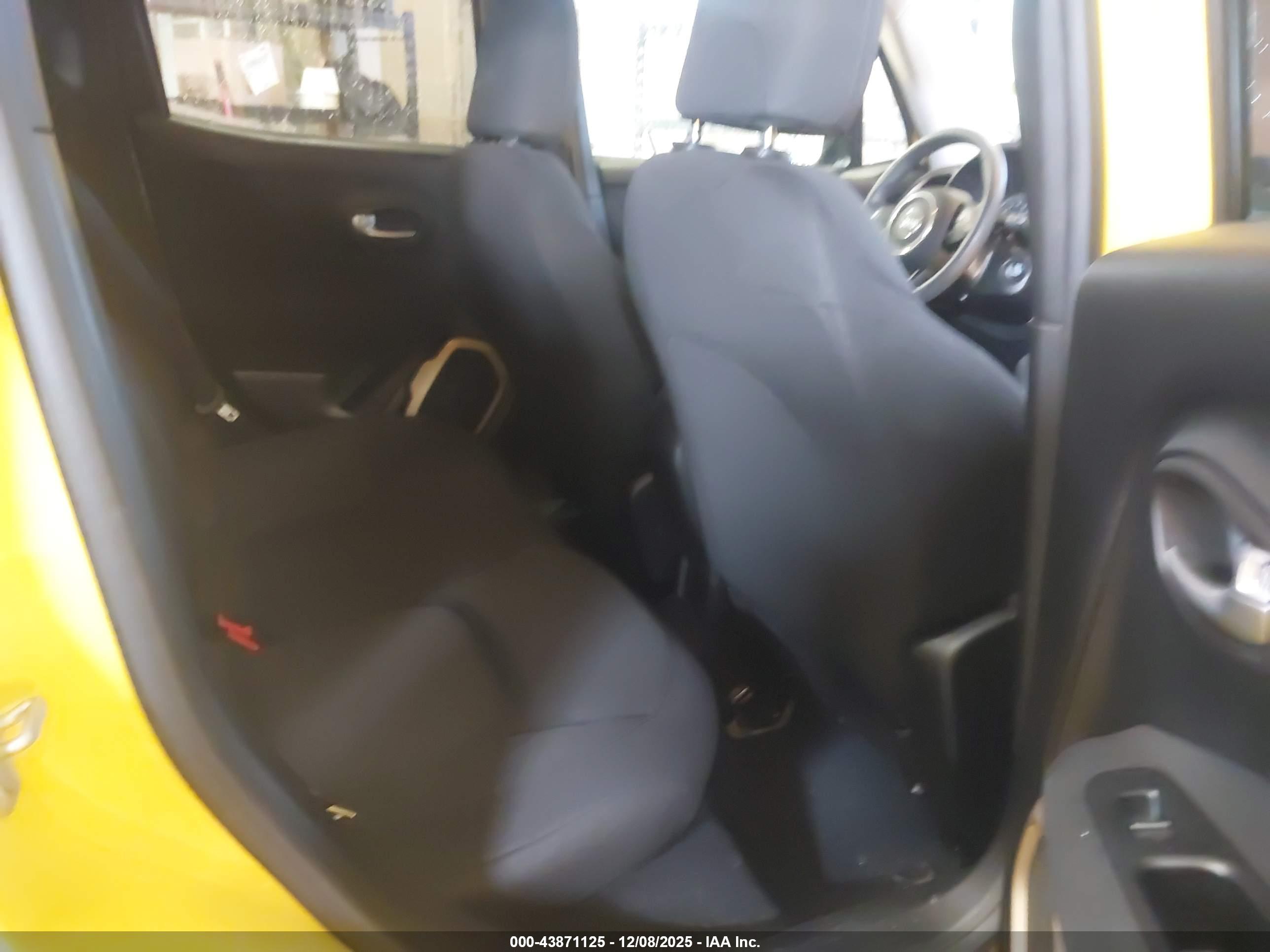 JEEP RENEGADE image 8