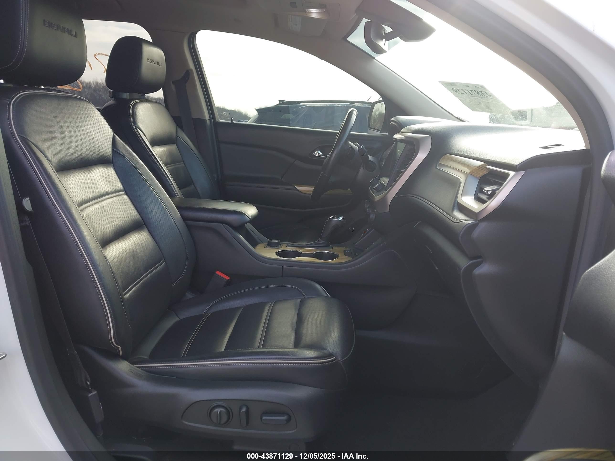GMC ACADIA image 5