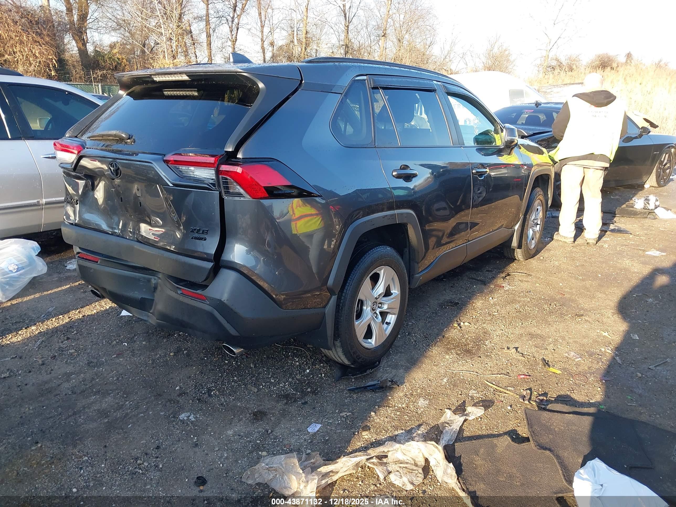 TOYOTA RAV4 image 4
