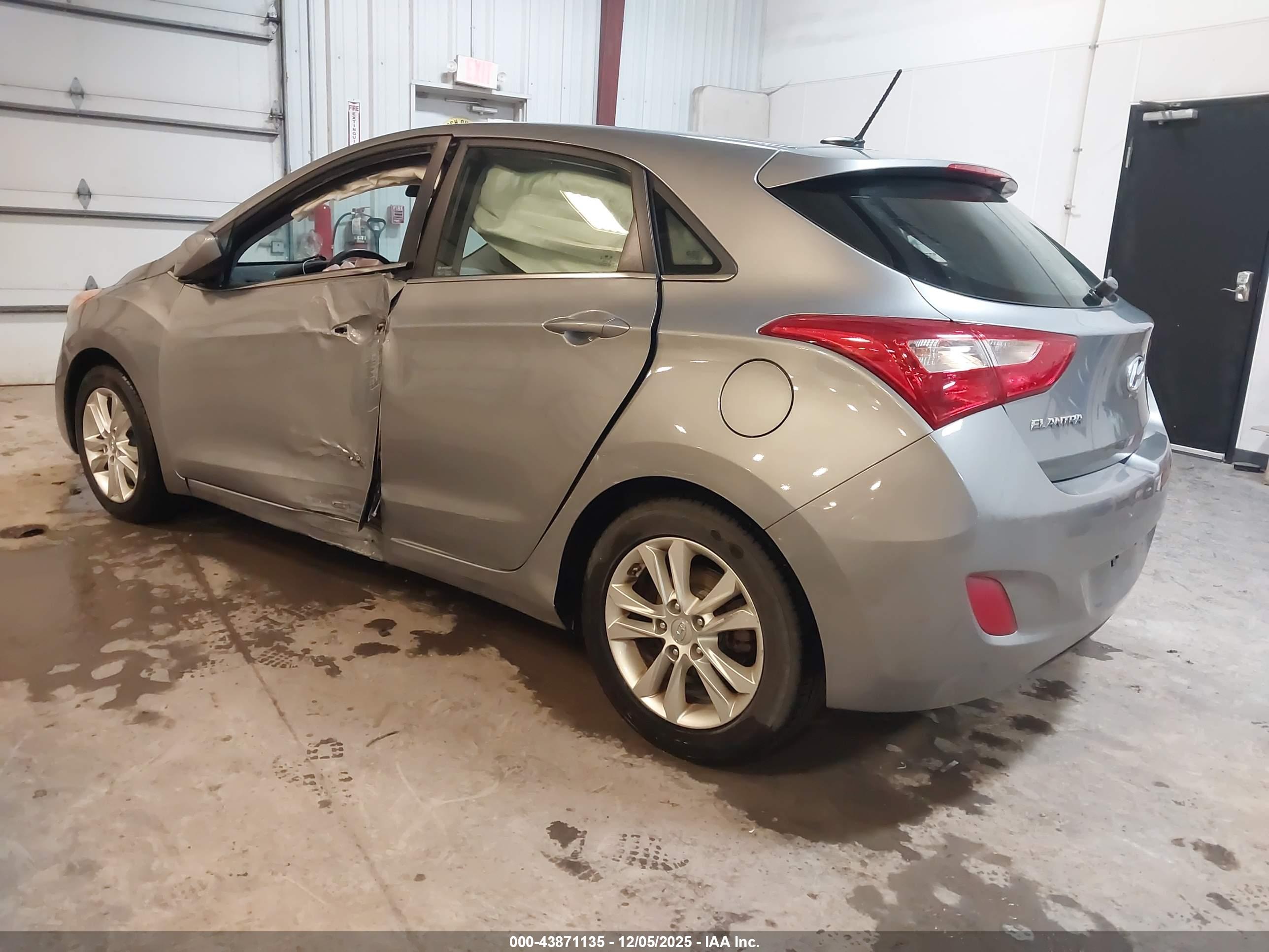 HYUNDAI ELANTRA image 3