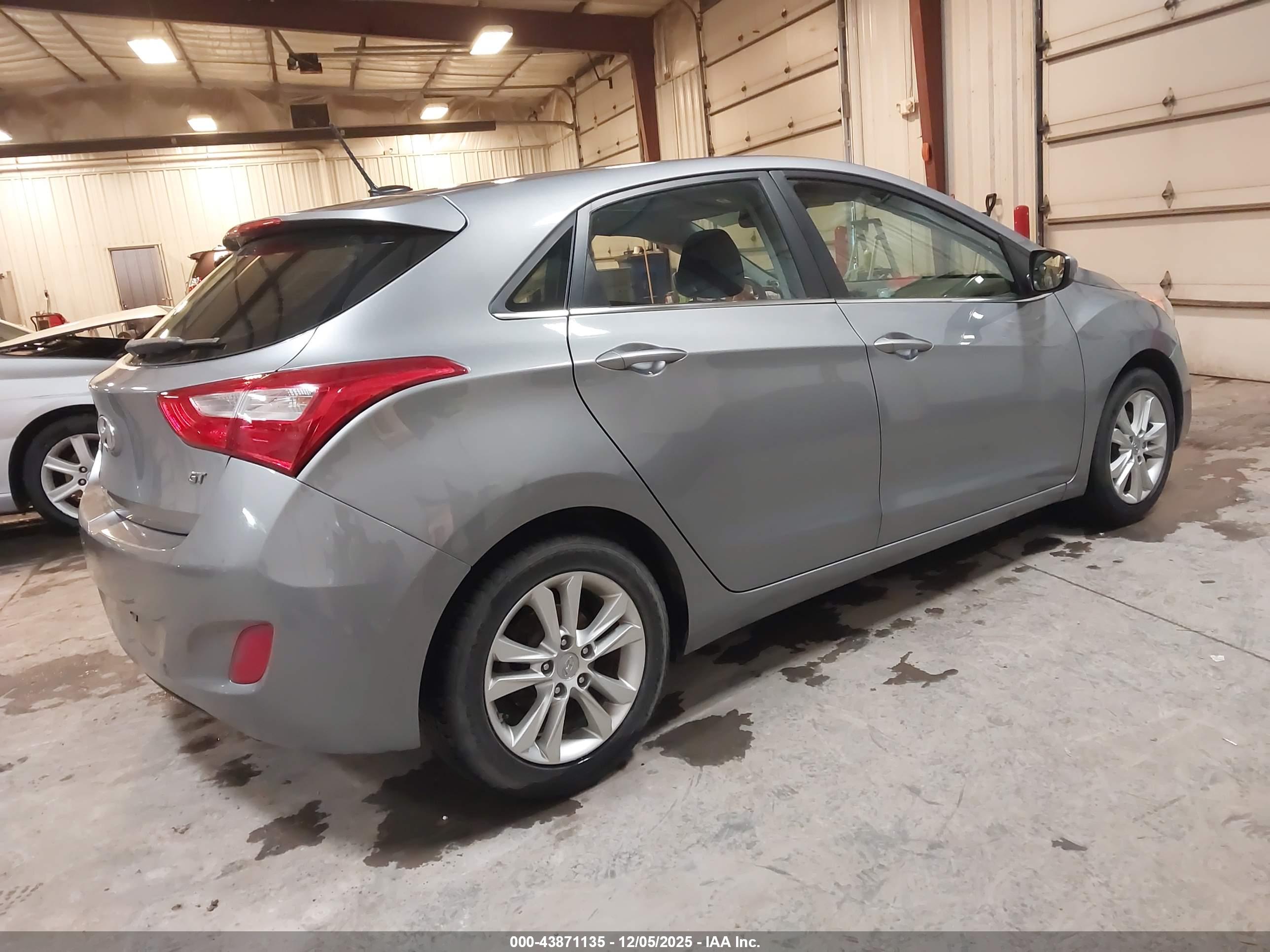 HYUNDAI ELANTRA image 4