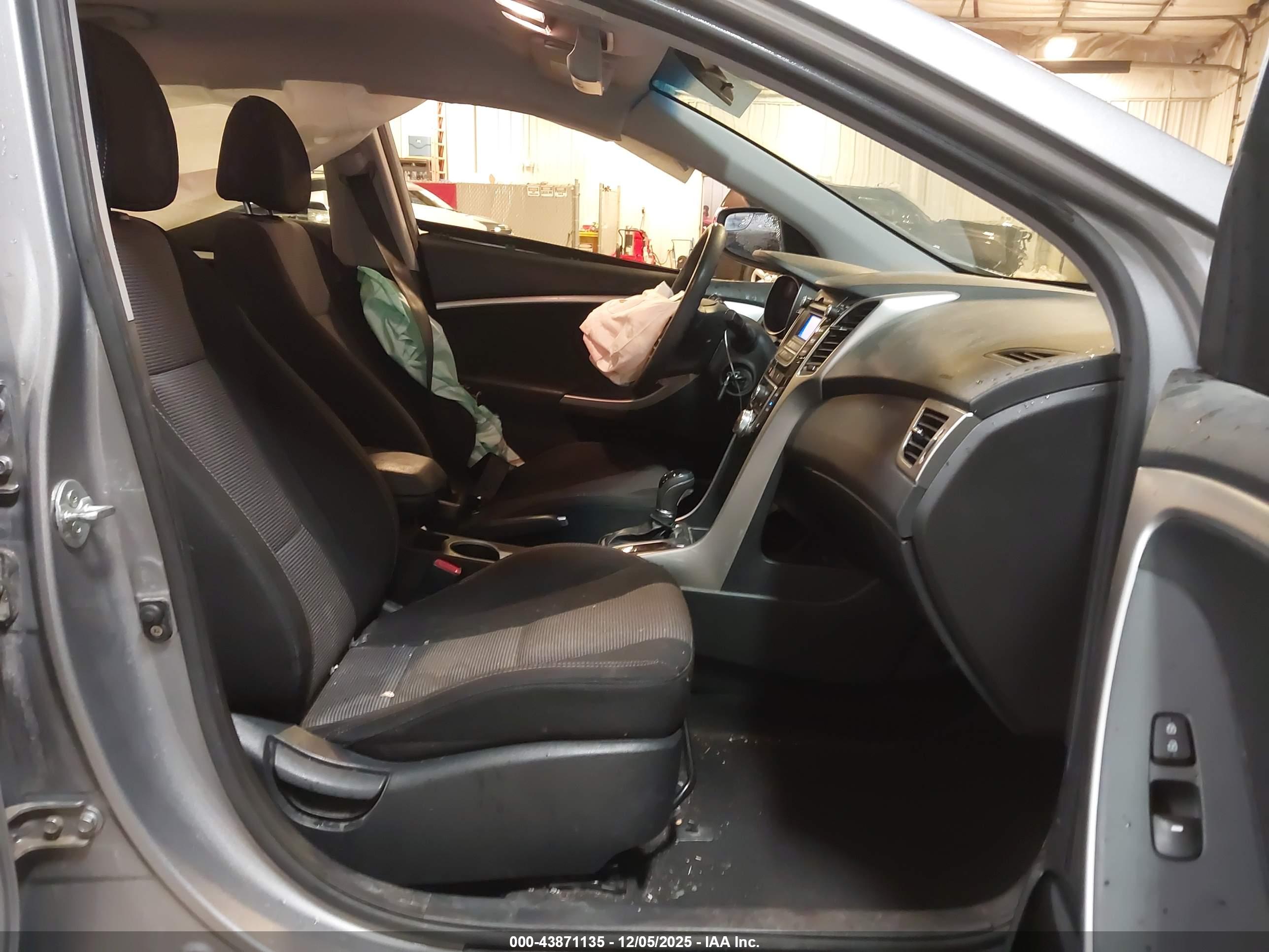 HYUNDAI ELANTRA image 5