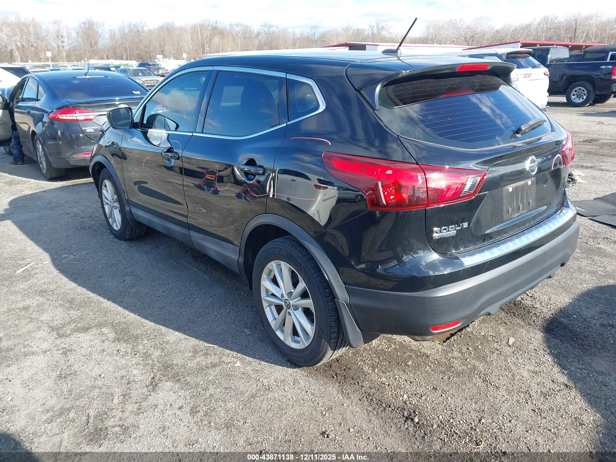 NISSAN ROGUE image 3
