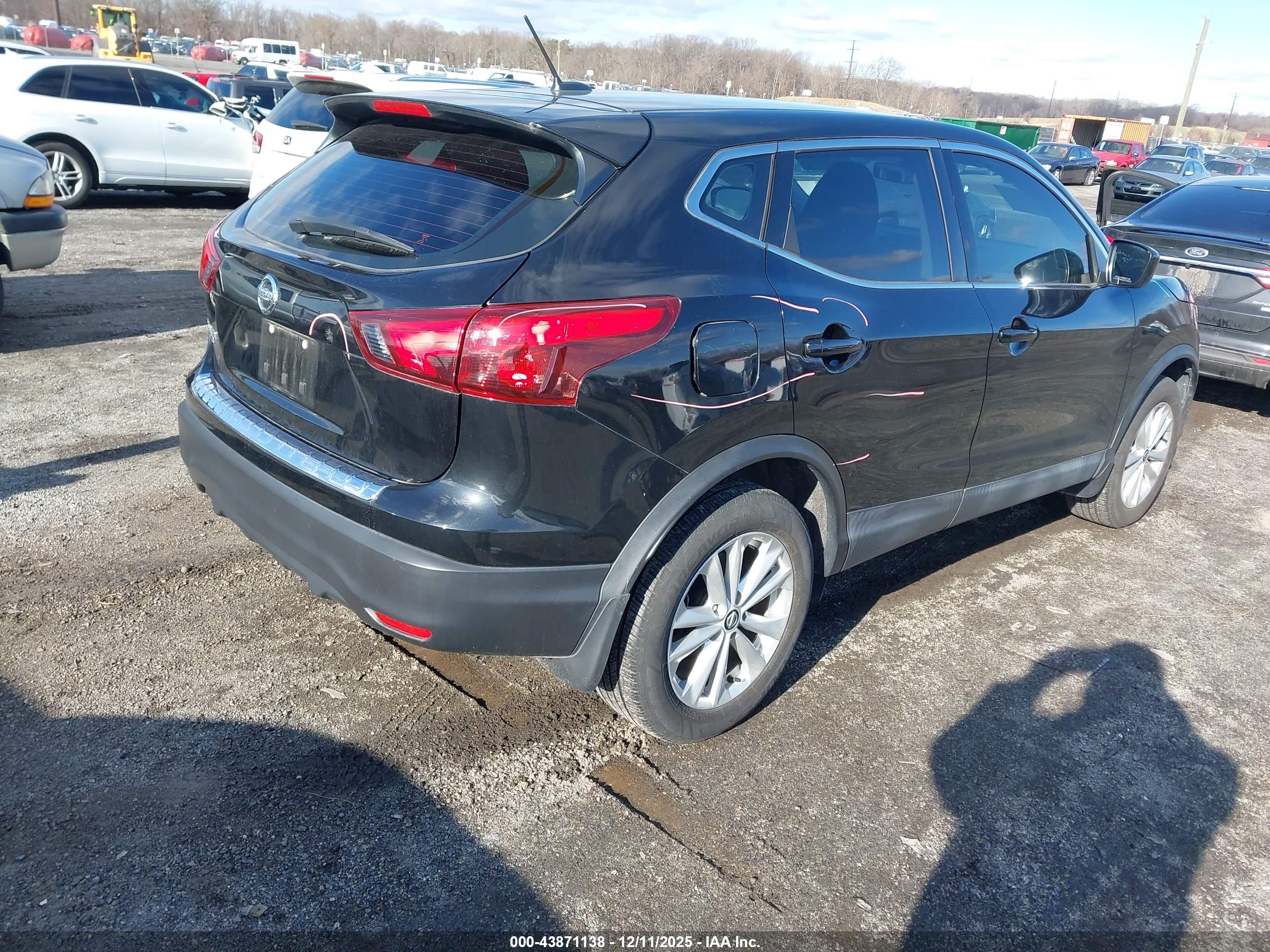 NISSAN ROGUE image 4