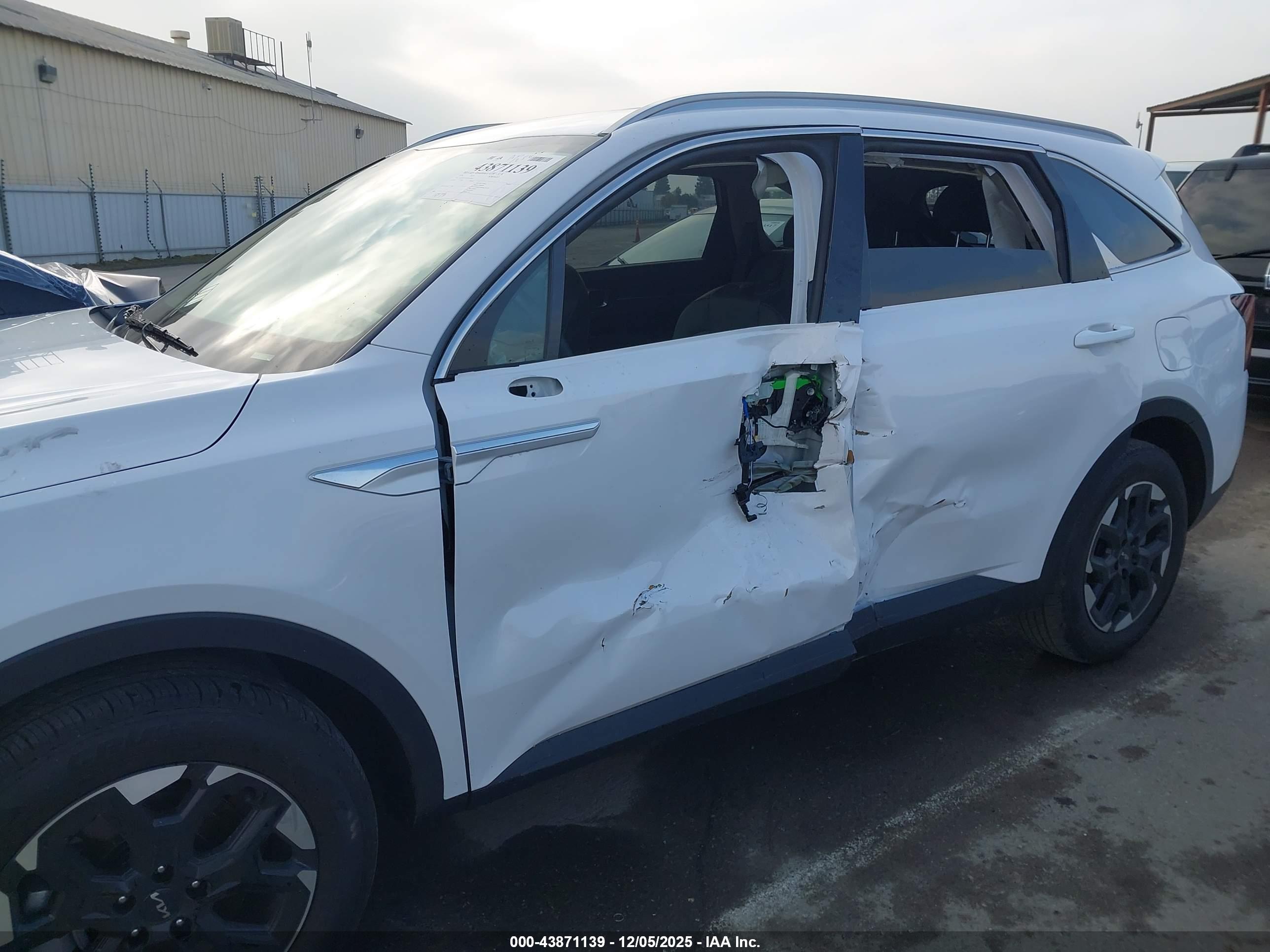 KIA SORENTO image 6