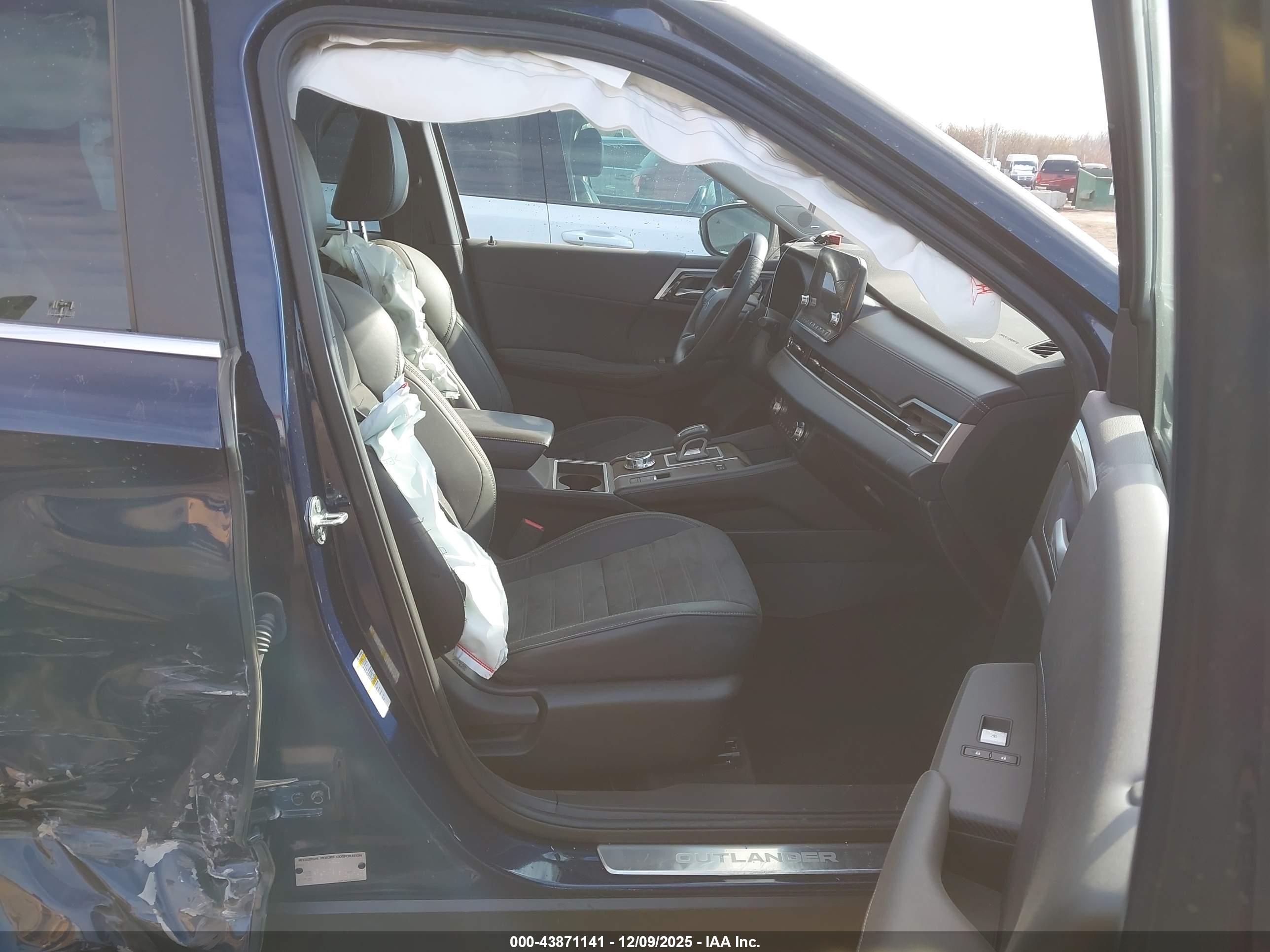 MITSUBISHI OUTLANDER image 5
