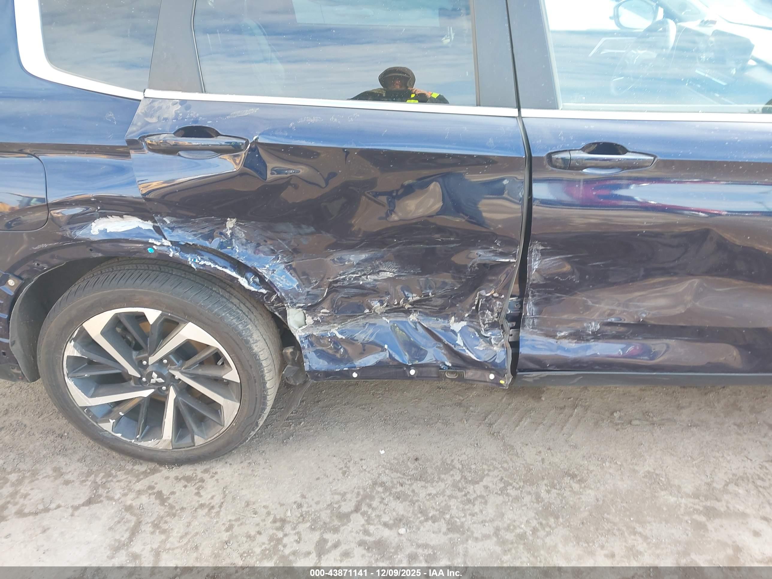 MITSUBISHI OUTLANDER image 6
