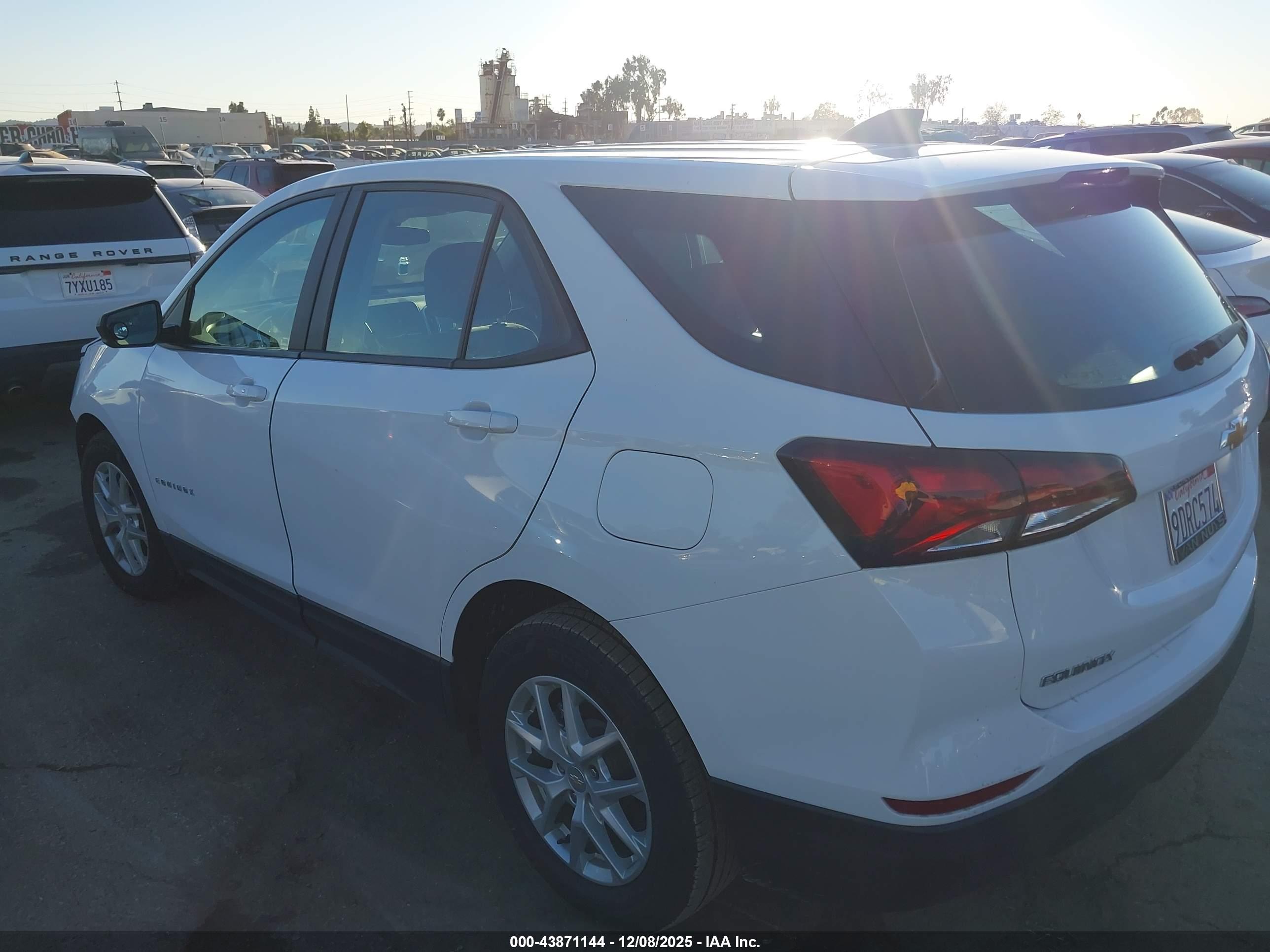 CHEVROLET EQUINOX image 3