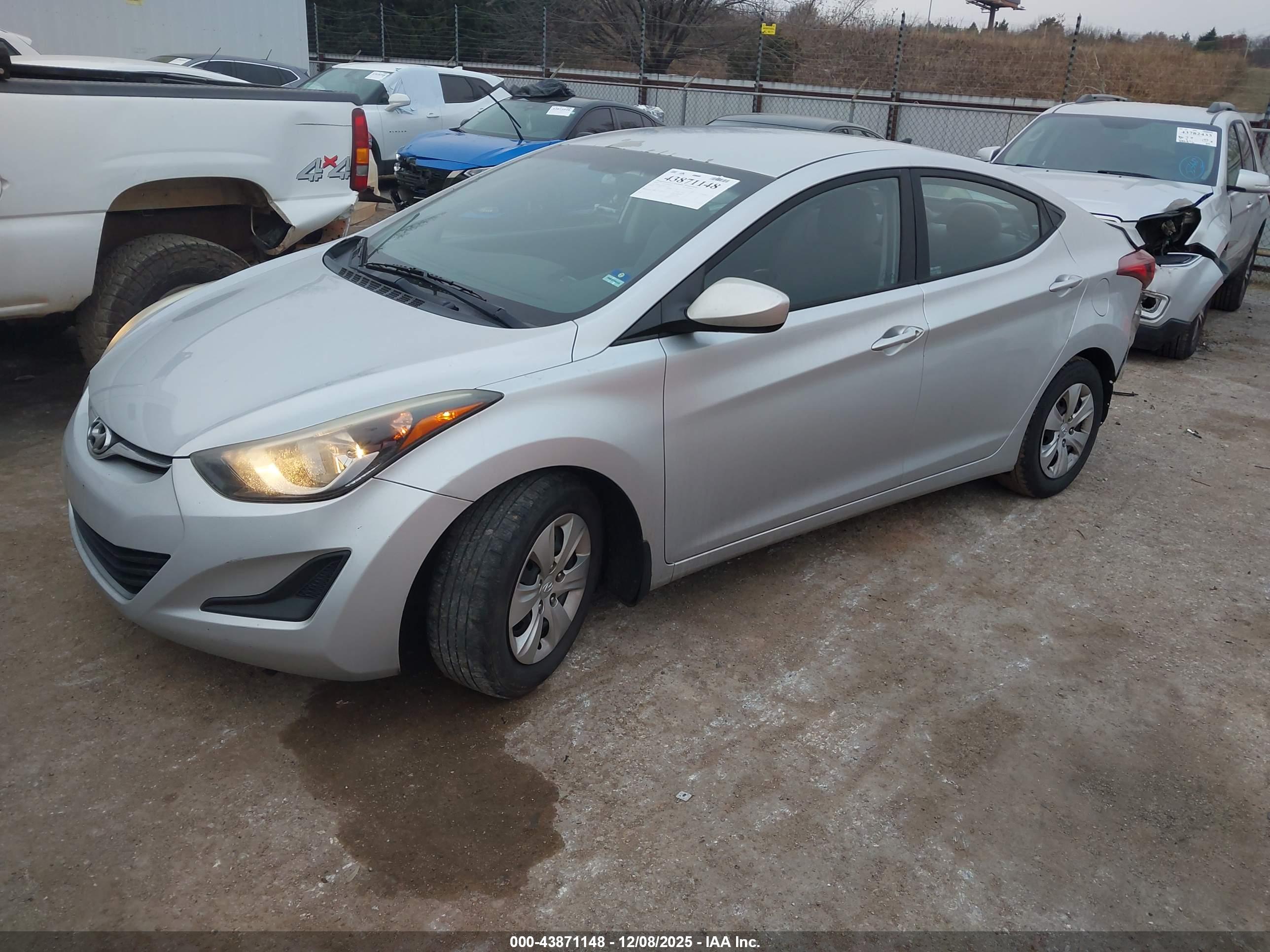 HYUNDAI ELANTRA image 2