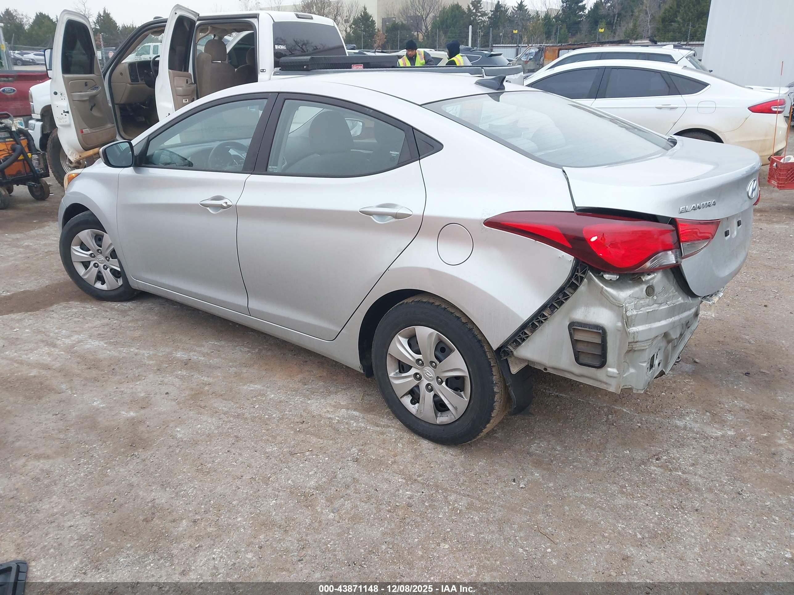HYUNDAI ELANTRA image 3
