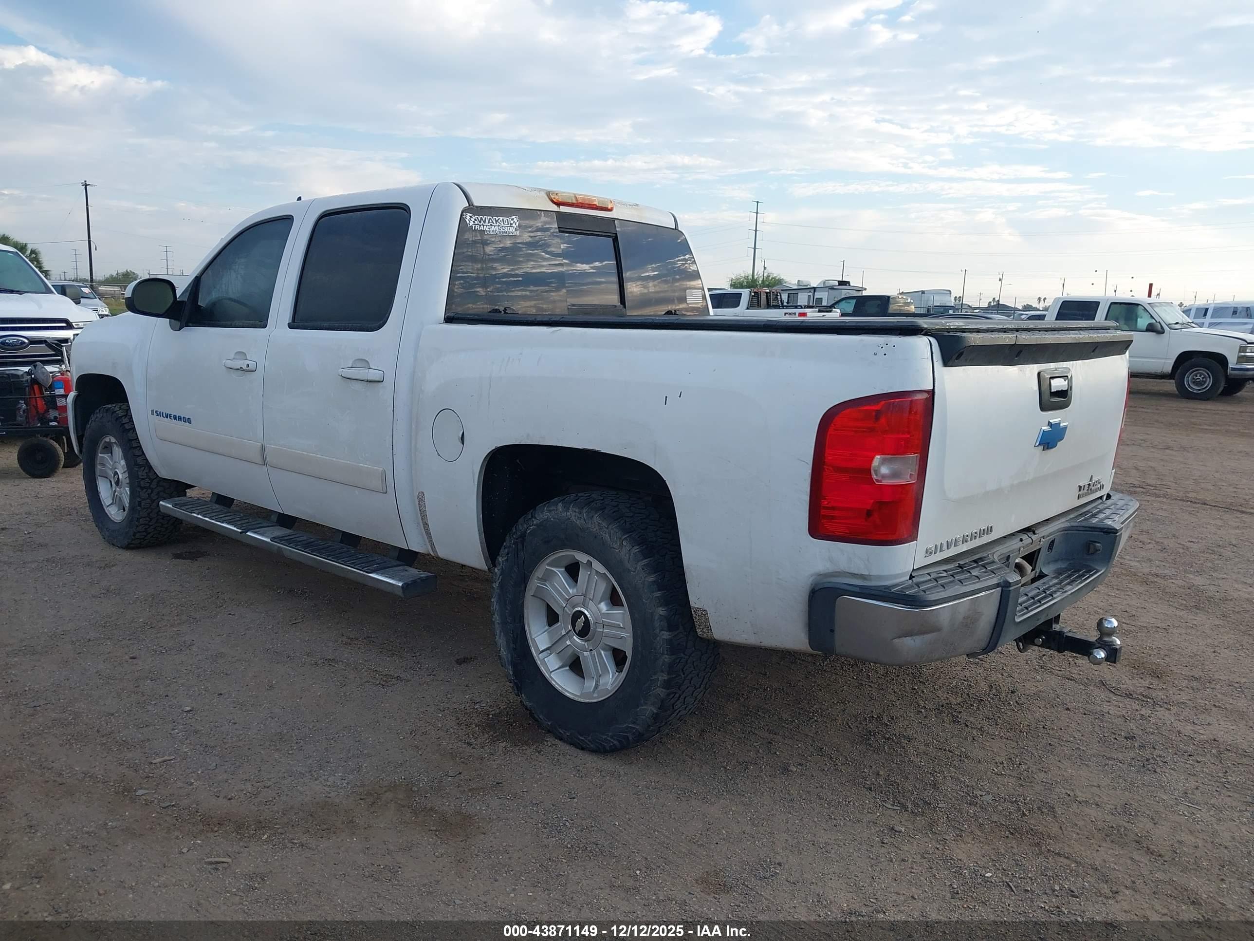 CHEVROLET SILVERADO image 3