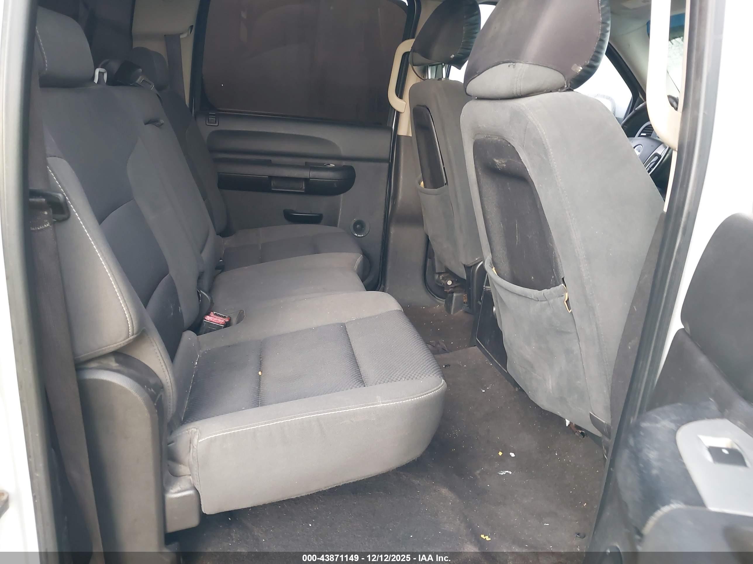 CHEVROLET SILVERADO image 8