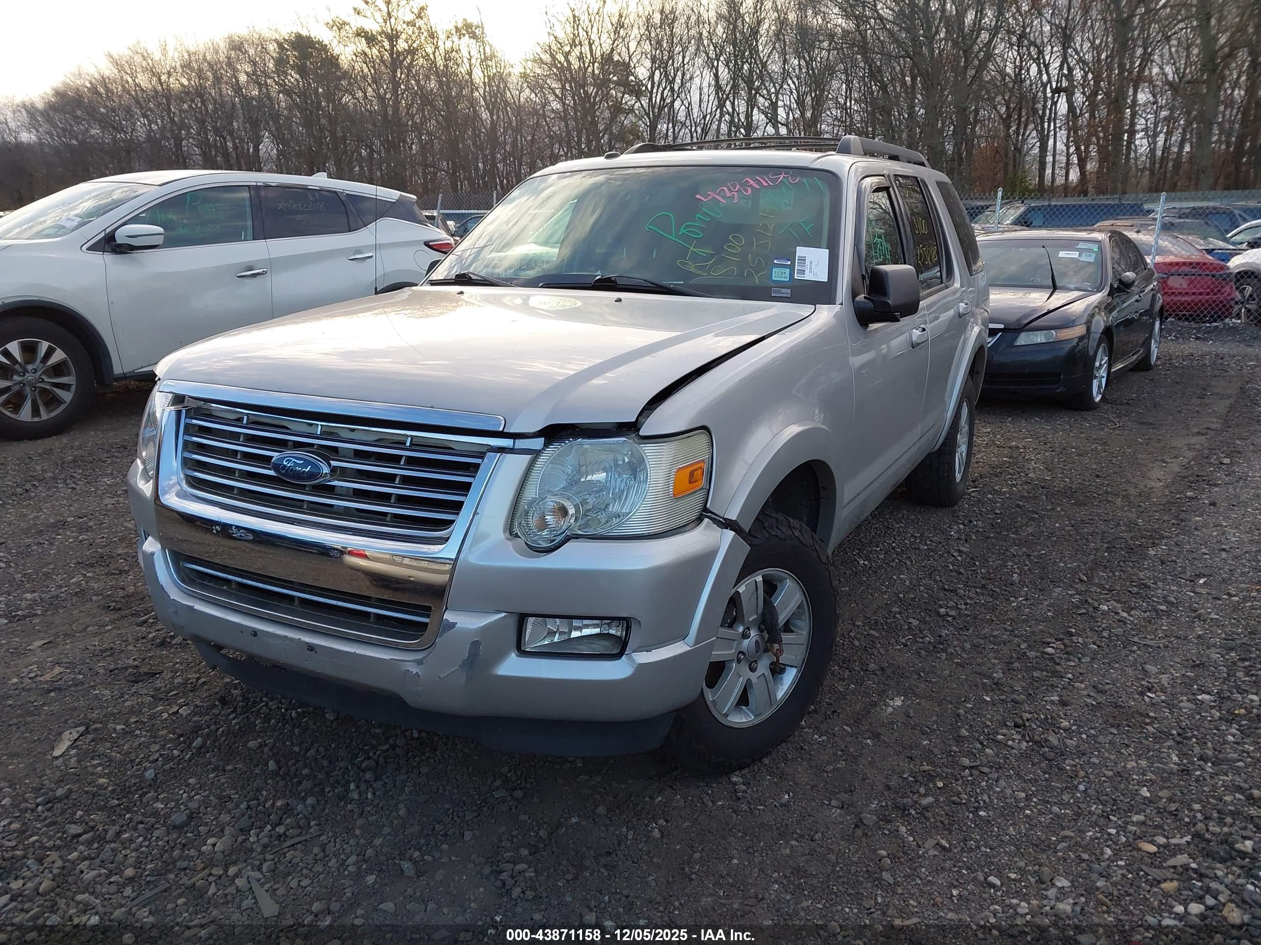 FORD EXPLORER image 2
